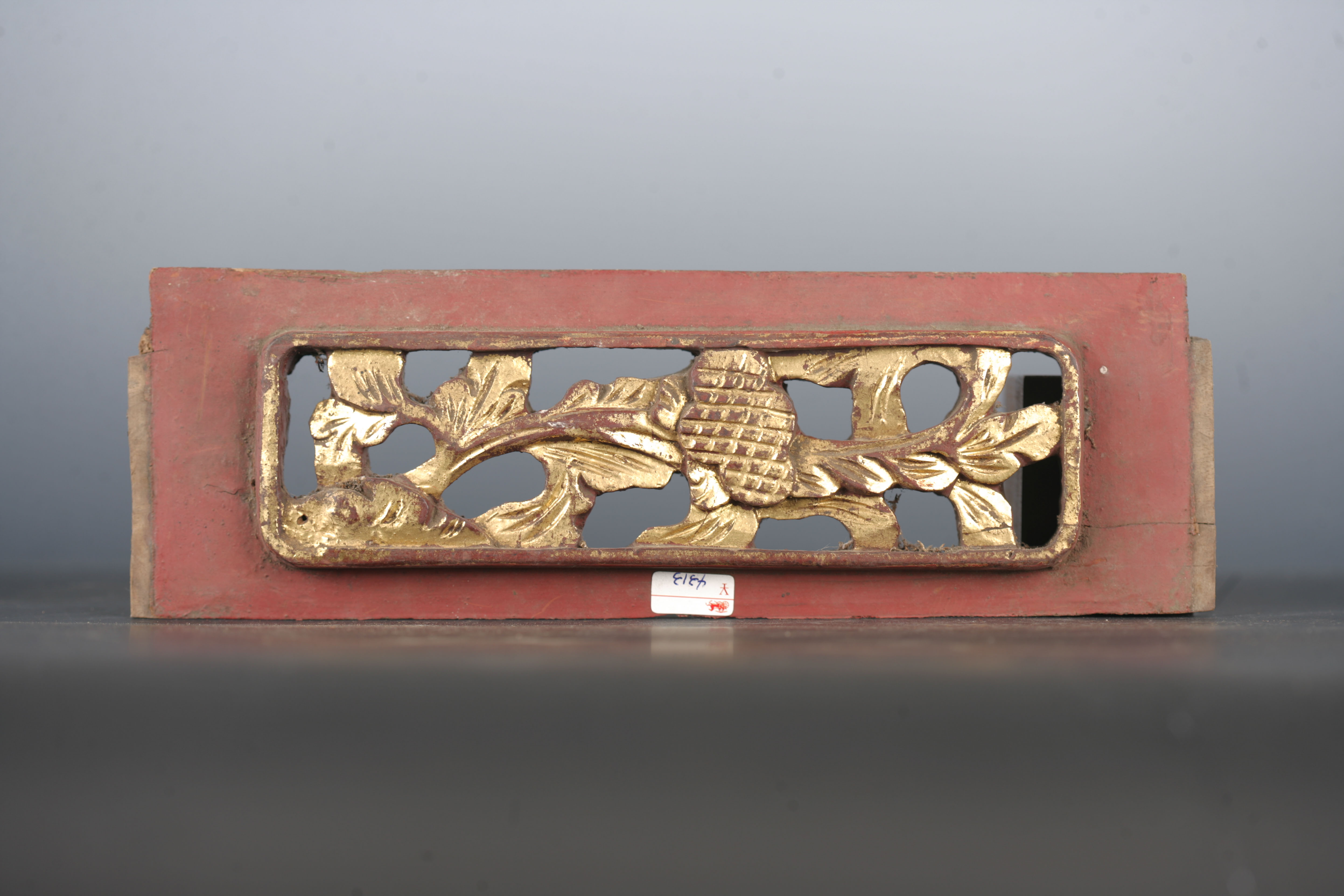 清金漆木镂雕花卉纹花板-90