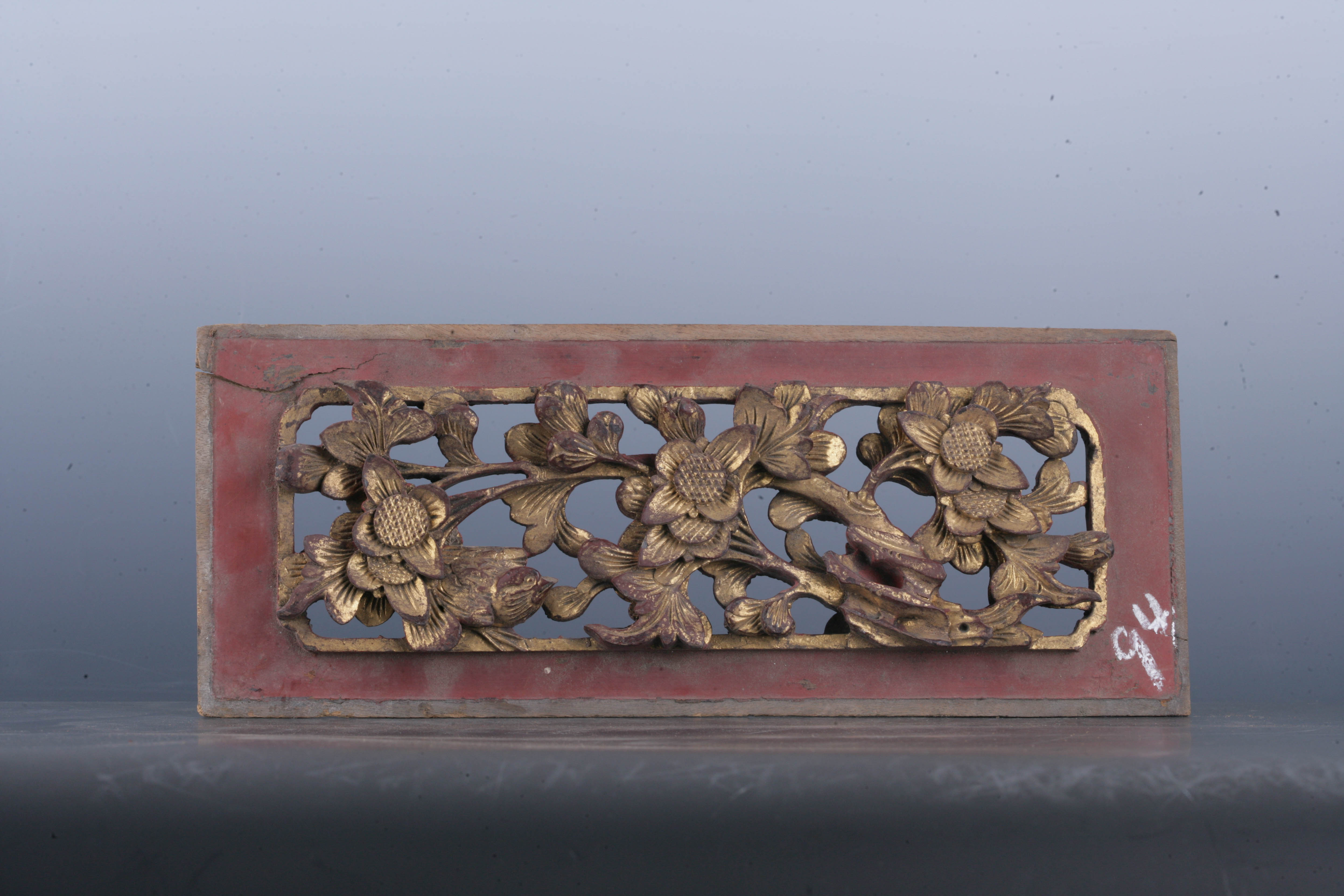 清金漆木镂雕花卉纹花板-3