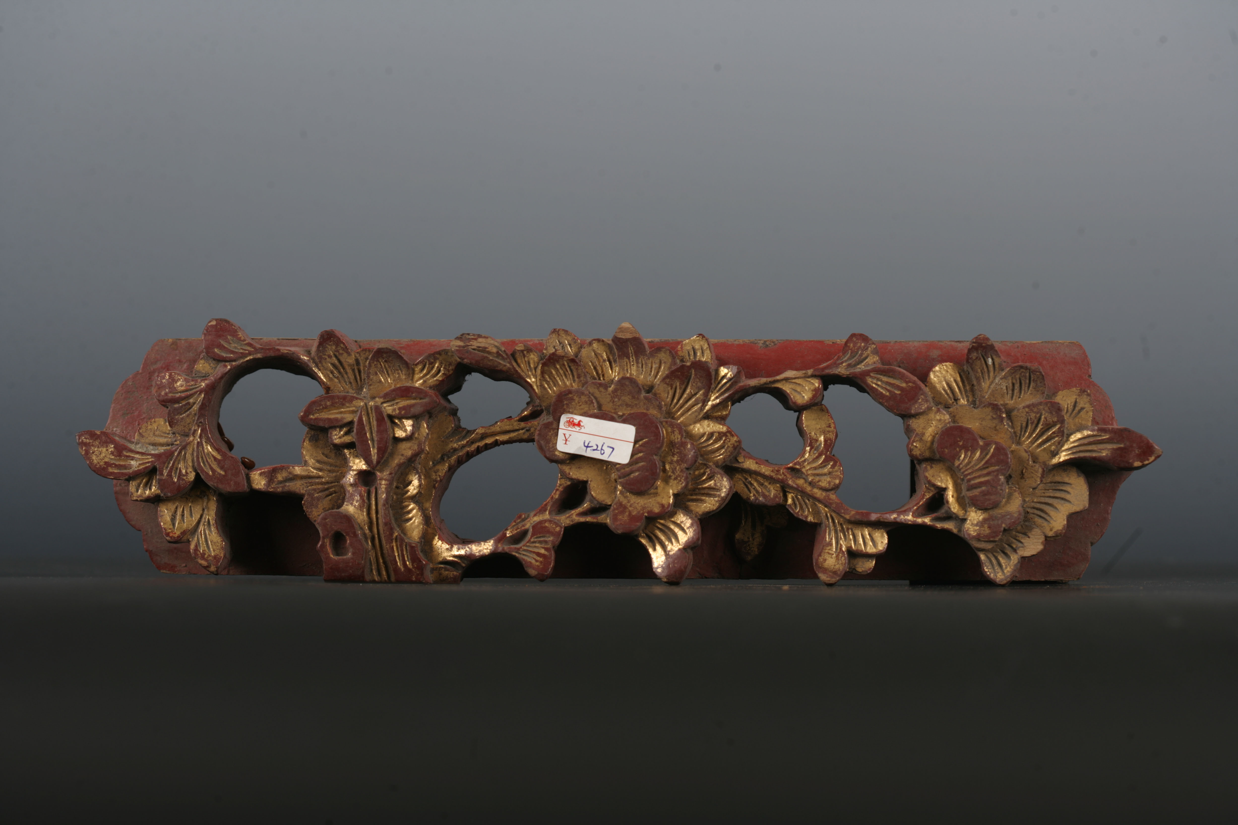 清金漆木镂雕花卉纹花板-62