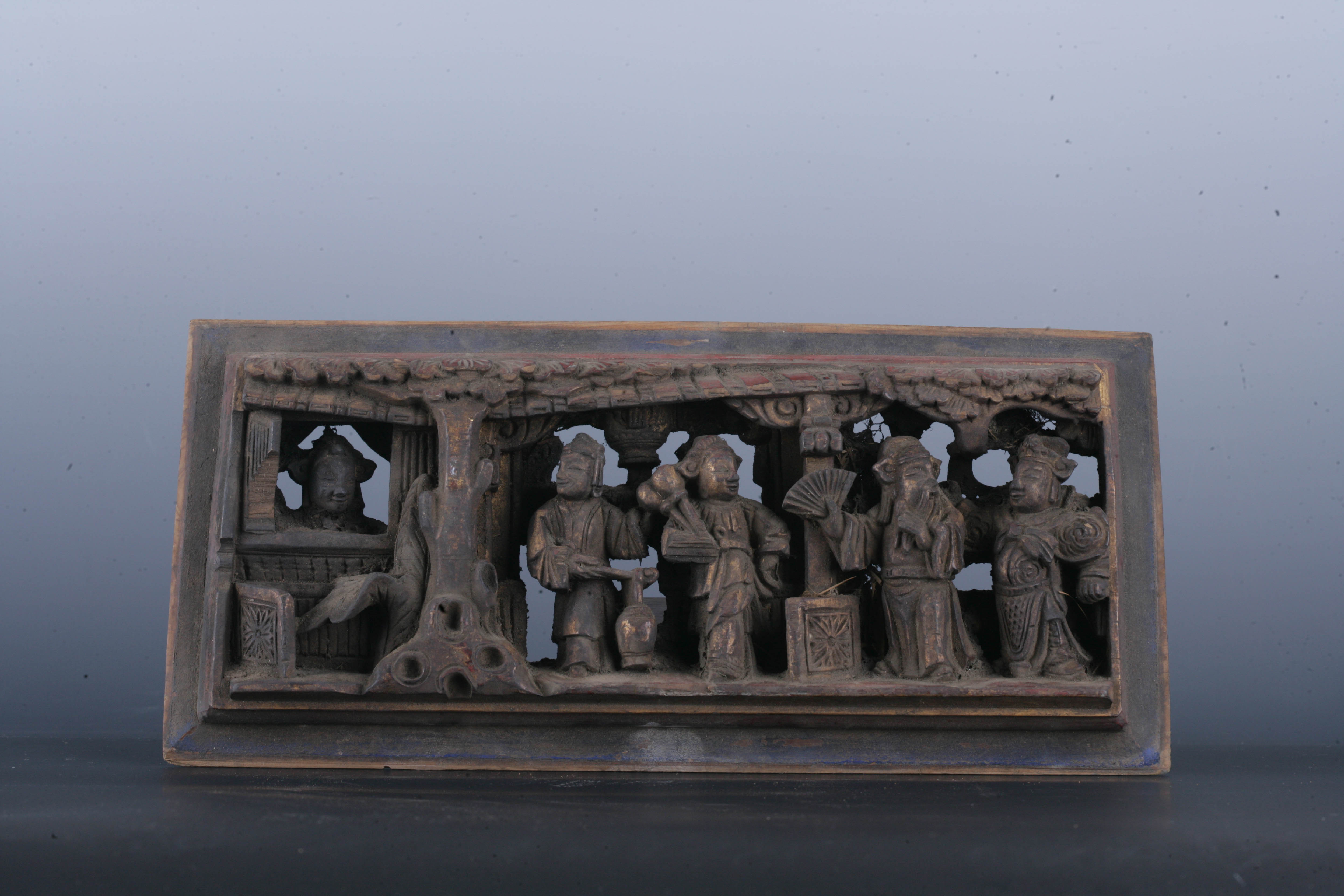 清金漆木镂雕戏剧人物纹花板-4