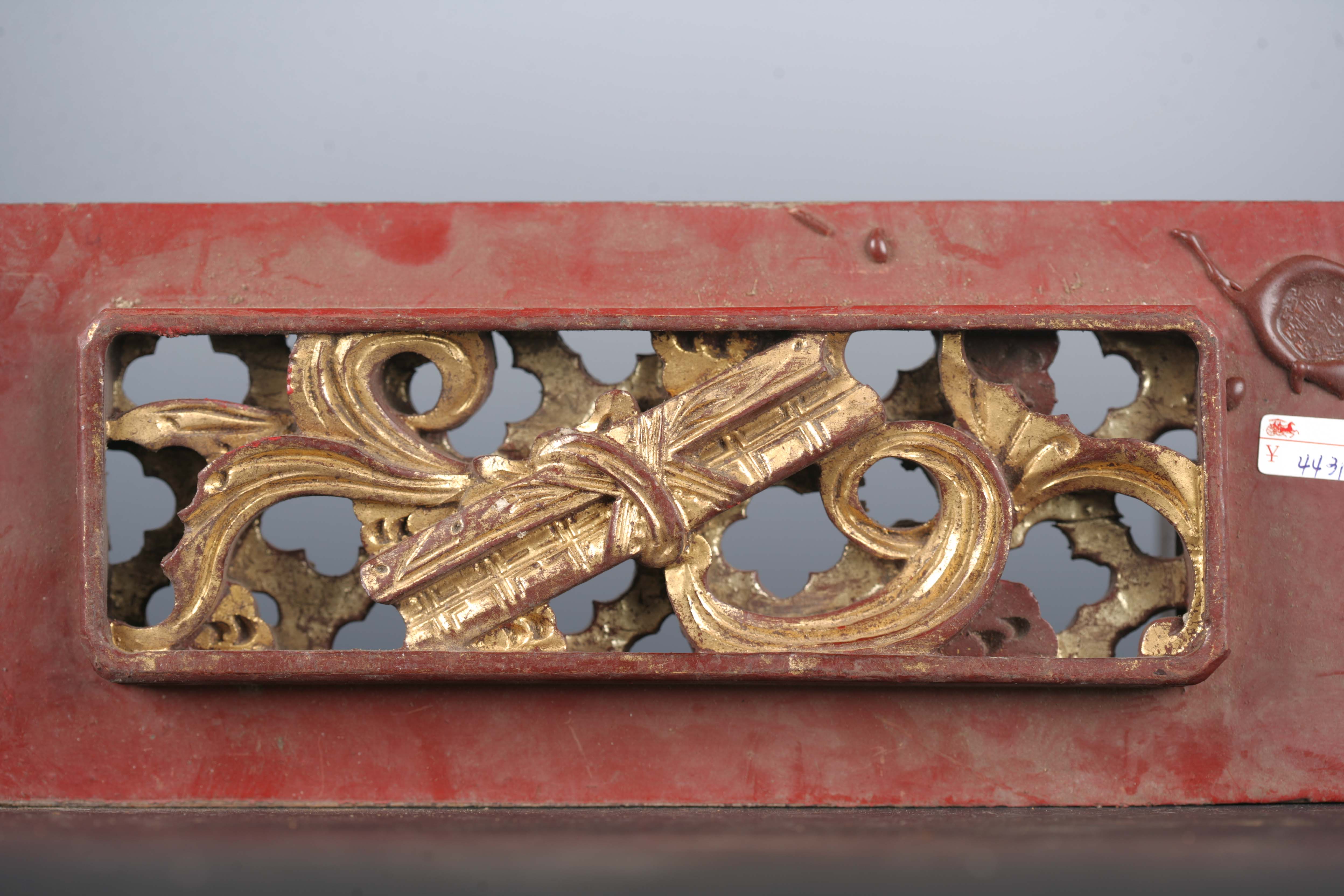 清金漆木镂雕卷书纹花板-2