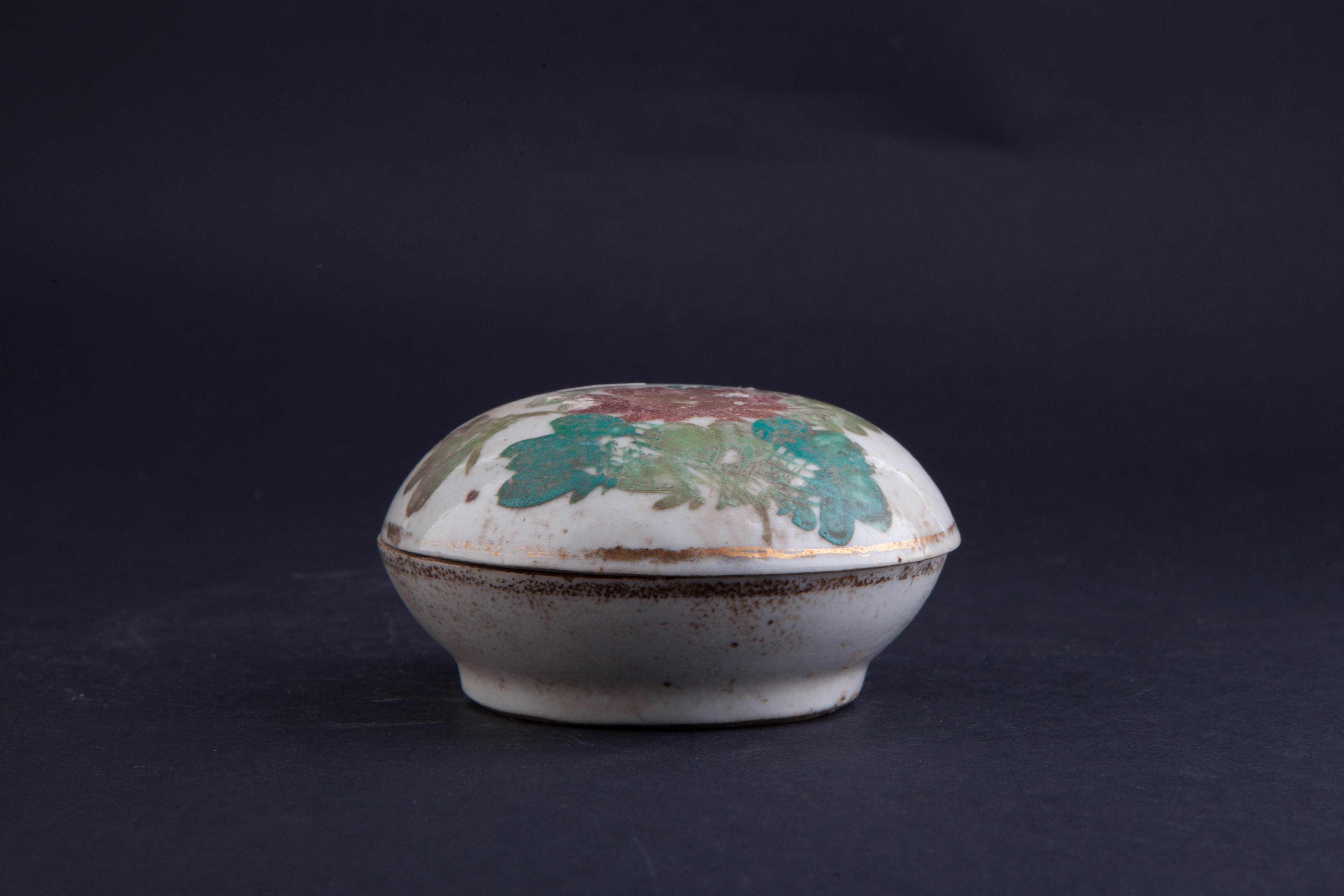 中华民国粉彩花卉纹盖盒-14