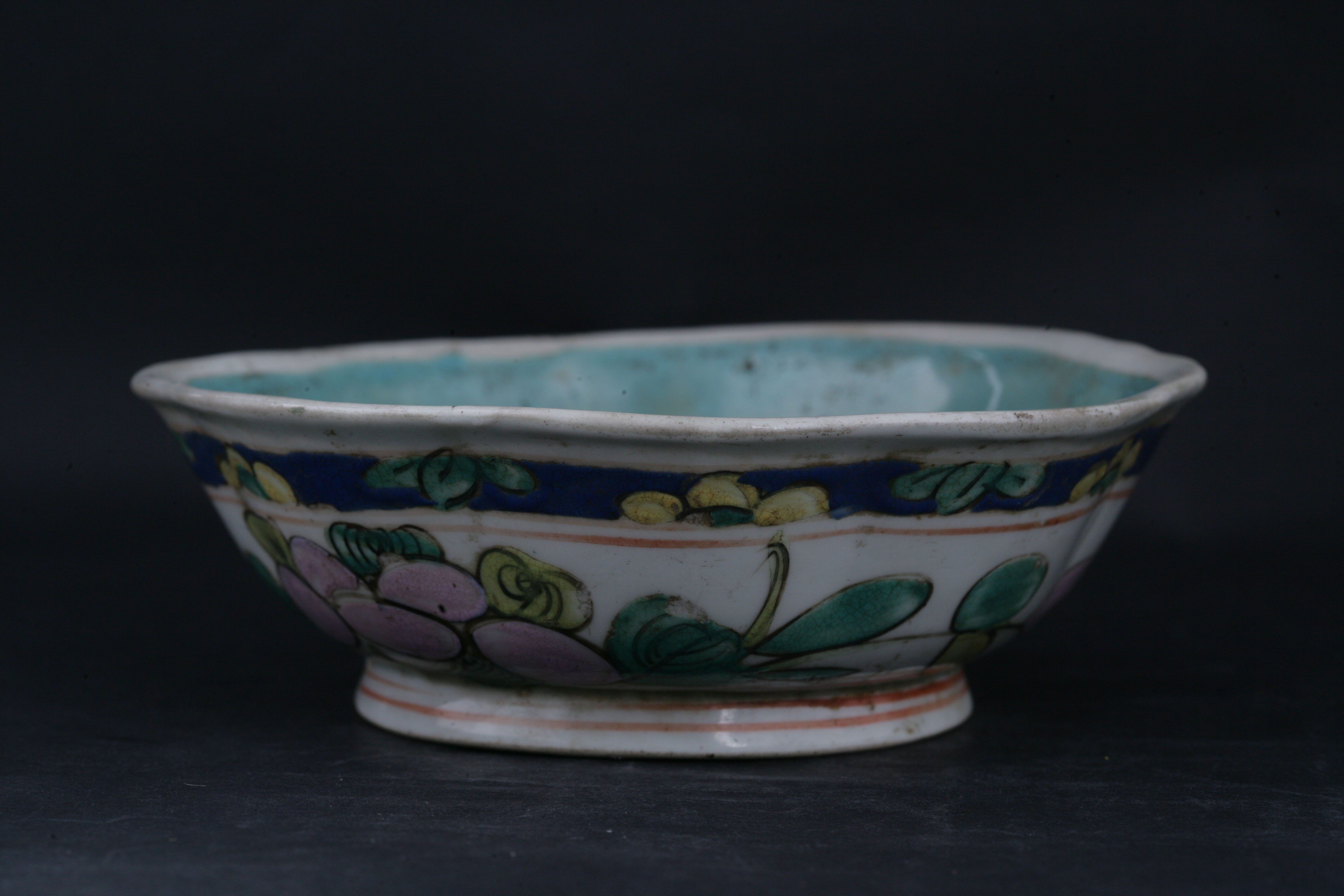 中华民国粉彩花蝶纹海棠花口碗-58