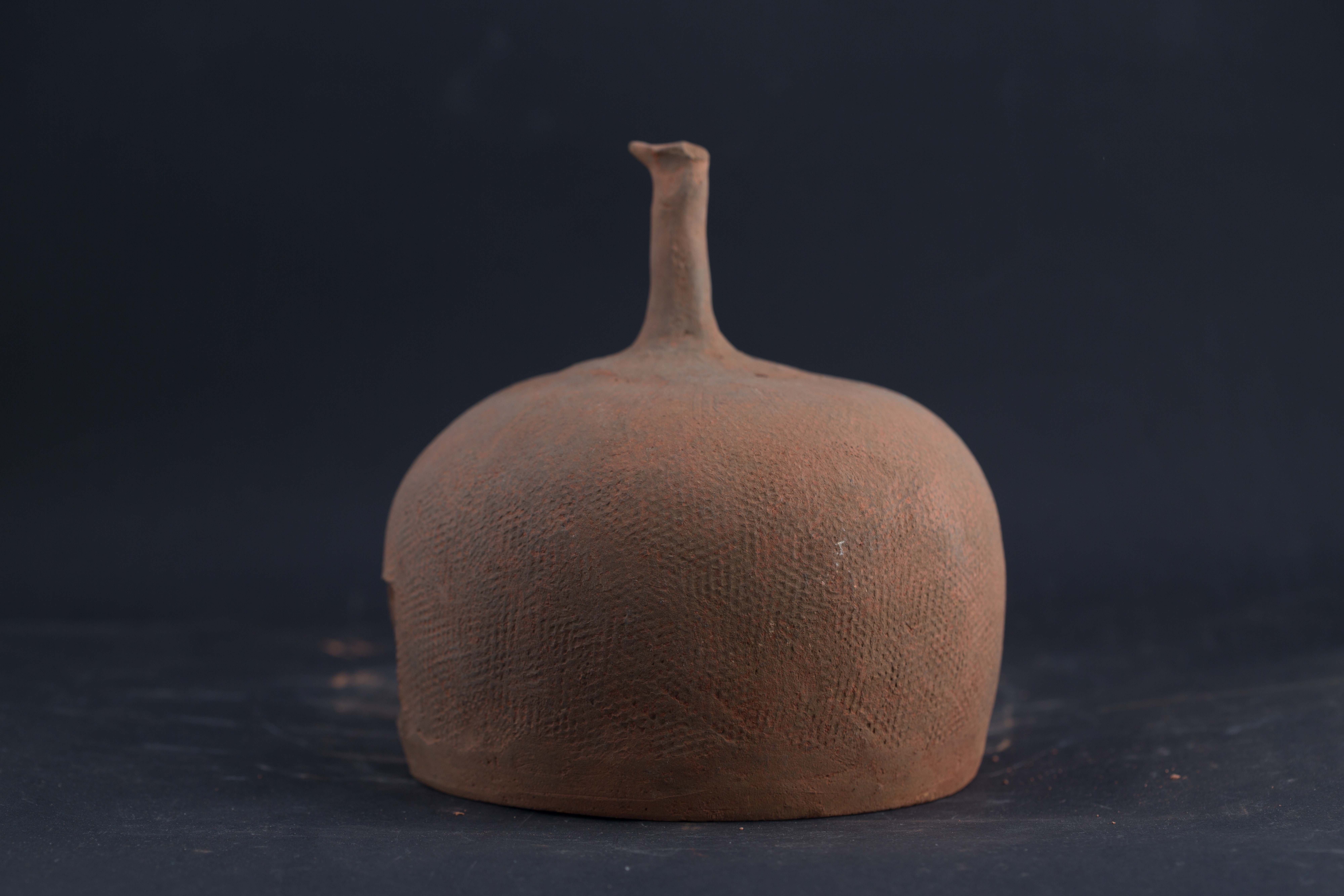 印花篦纹陶鸡笼（附一陶小鸡）