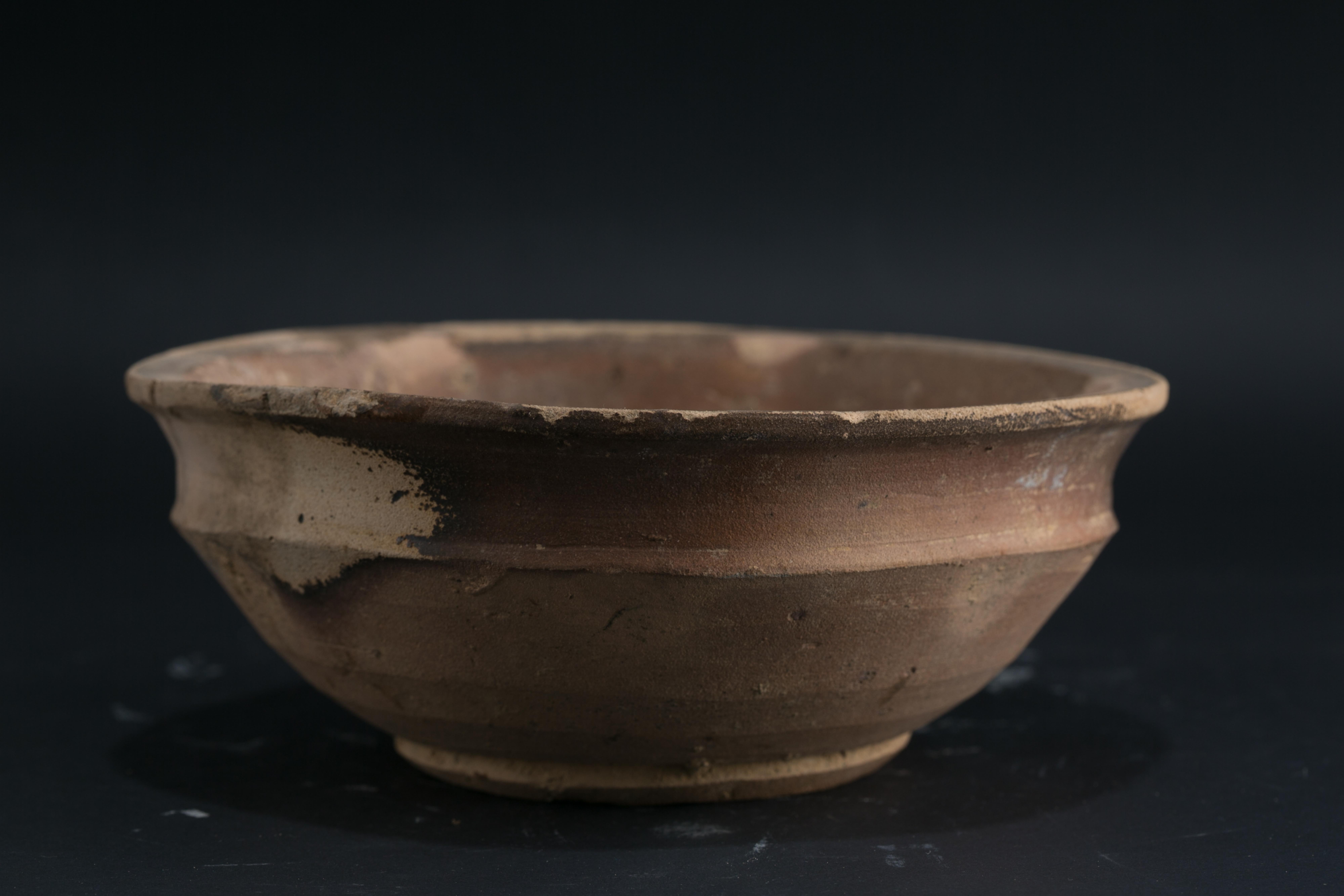 汉酱釉弦纹陶碗