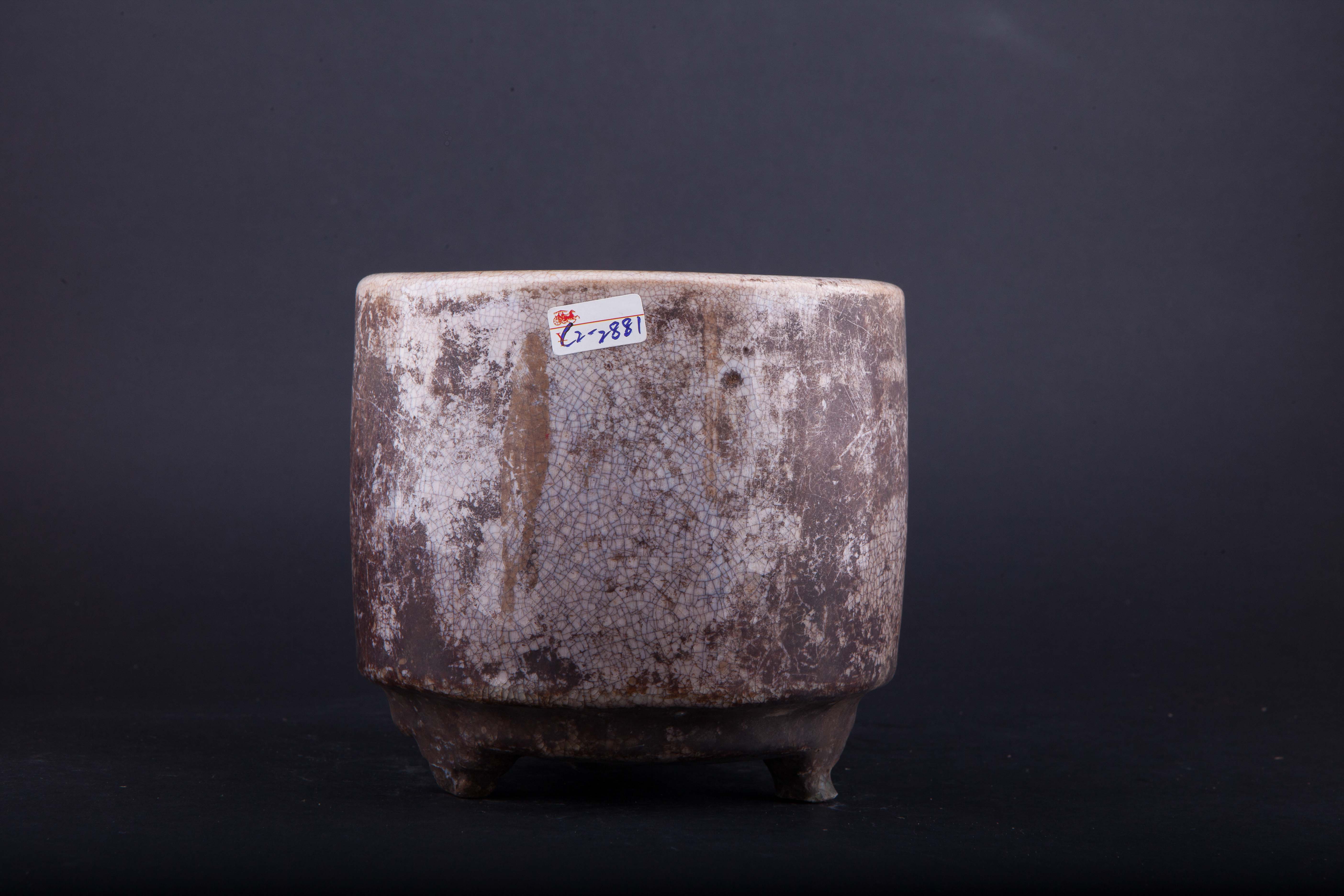 中华民国开片釉三足筒式炉