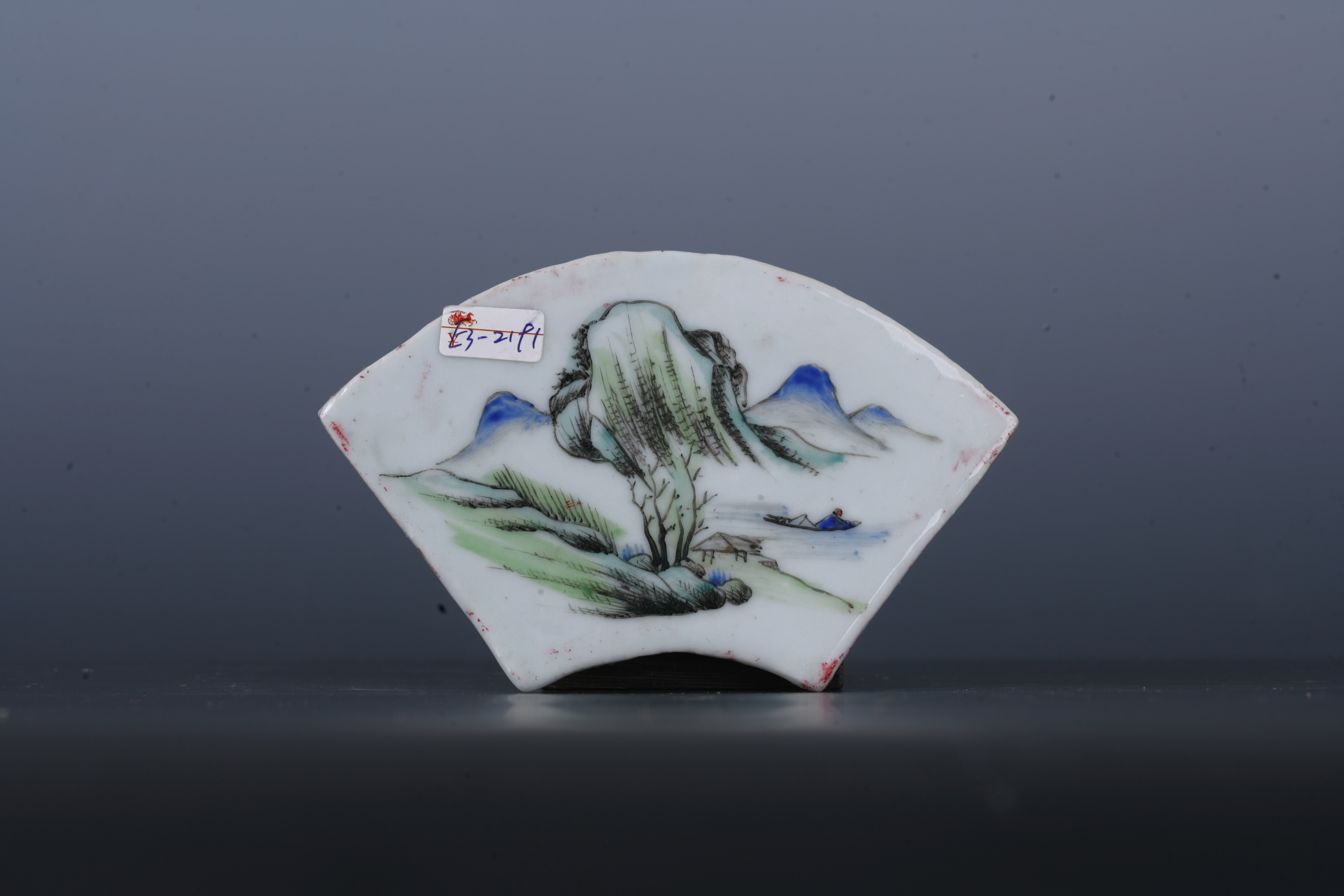 中华民国粉彩山水纹扇形瓷板-5