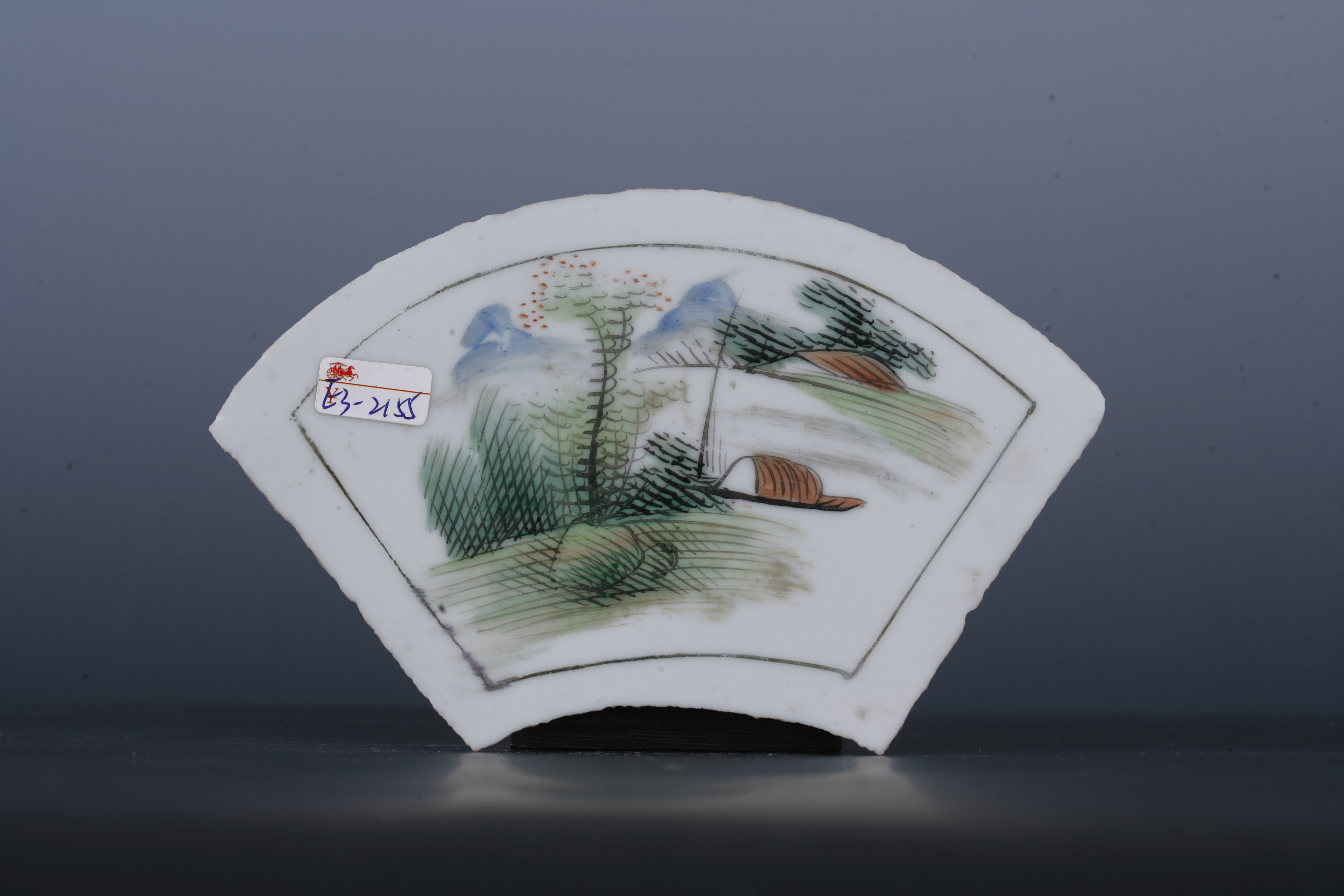 中华民国粉彩描金山水纹扇形瓷板-6