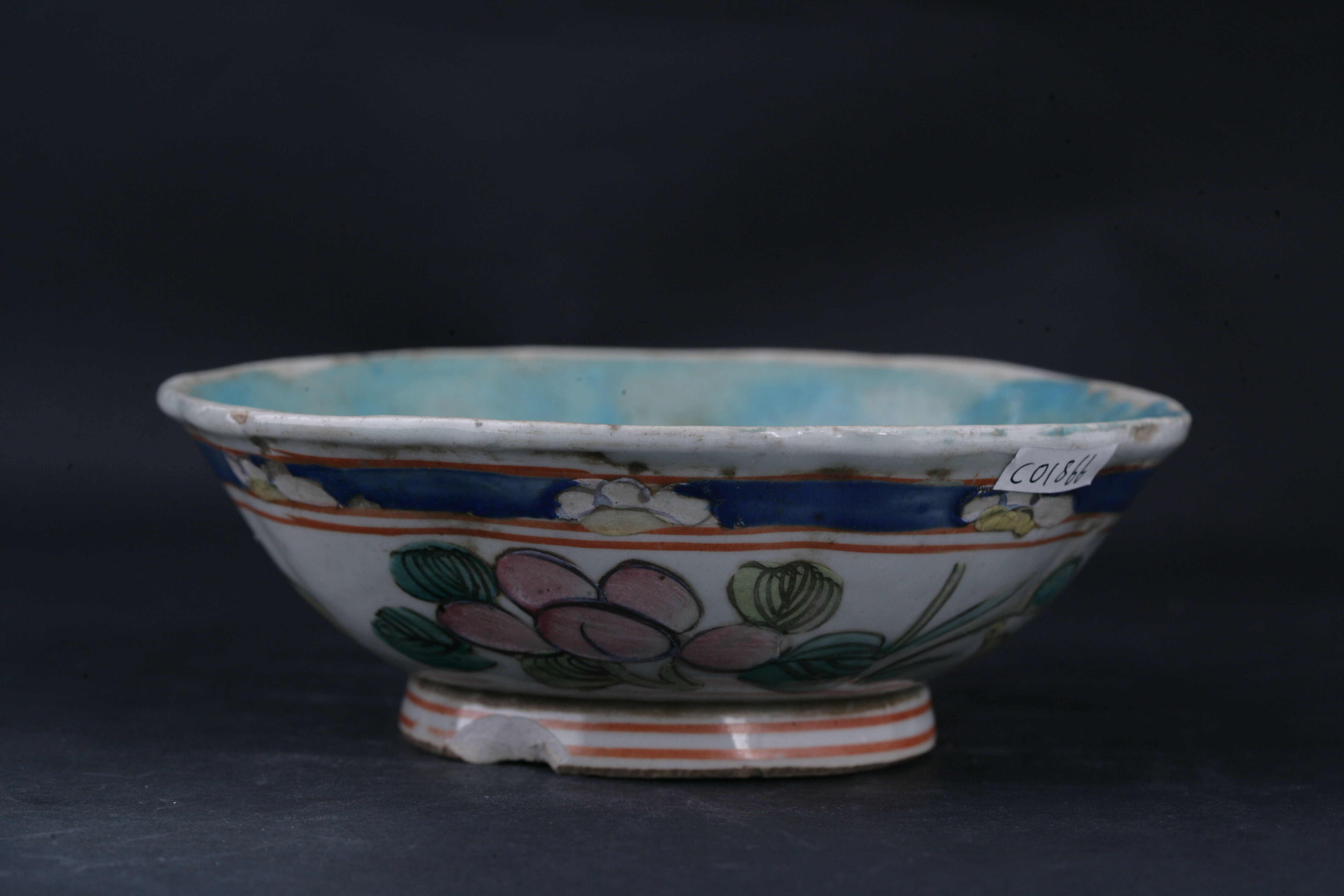 中华民国粉彩花蝶纹海棠花口碗-25