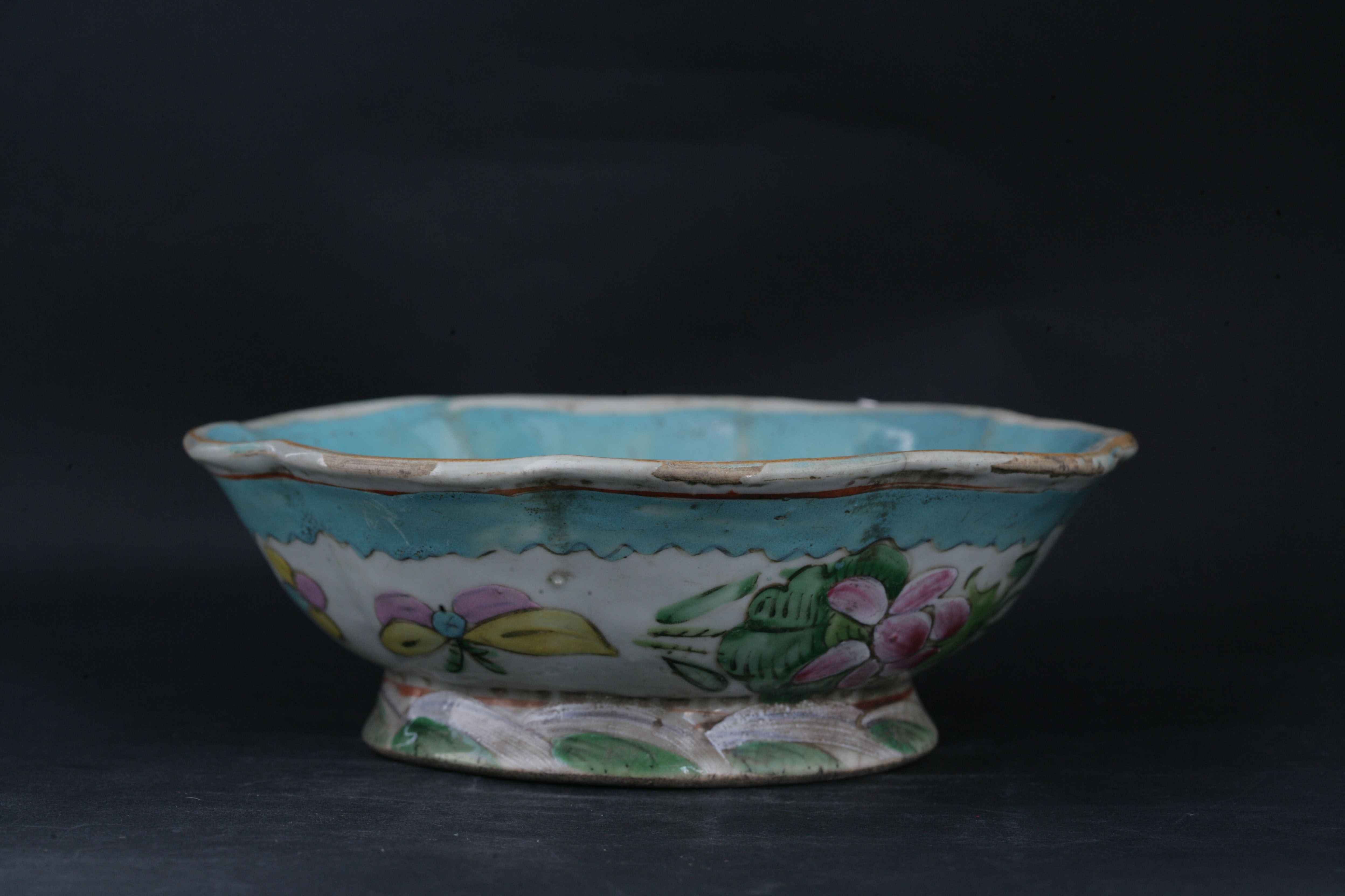 中华民国粉彩花蝶纹海棠花口碗-9