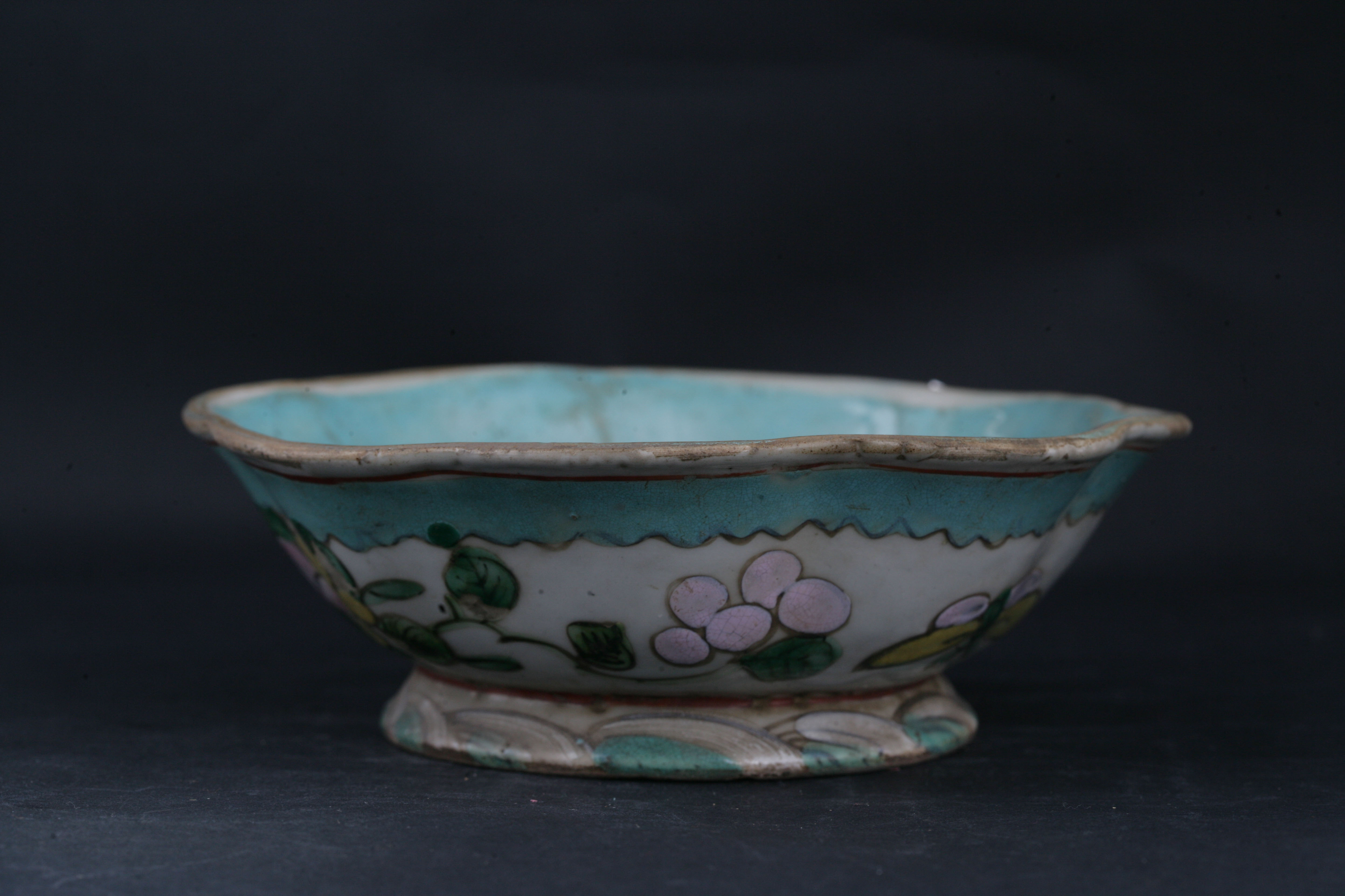 中华民国粉彩花蝶纹海棠花口碗-52