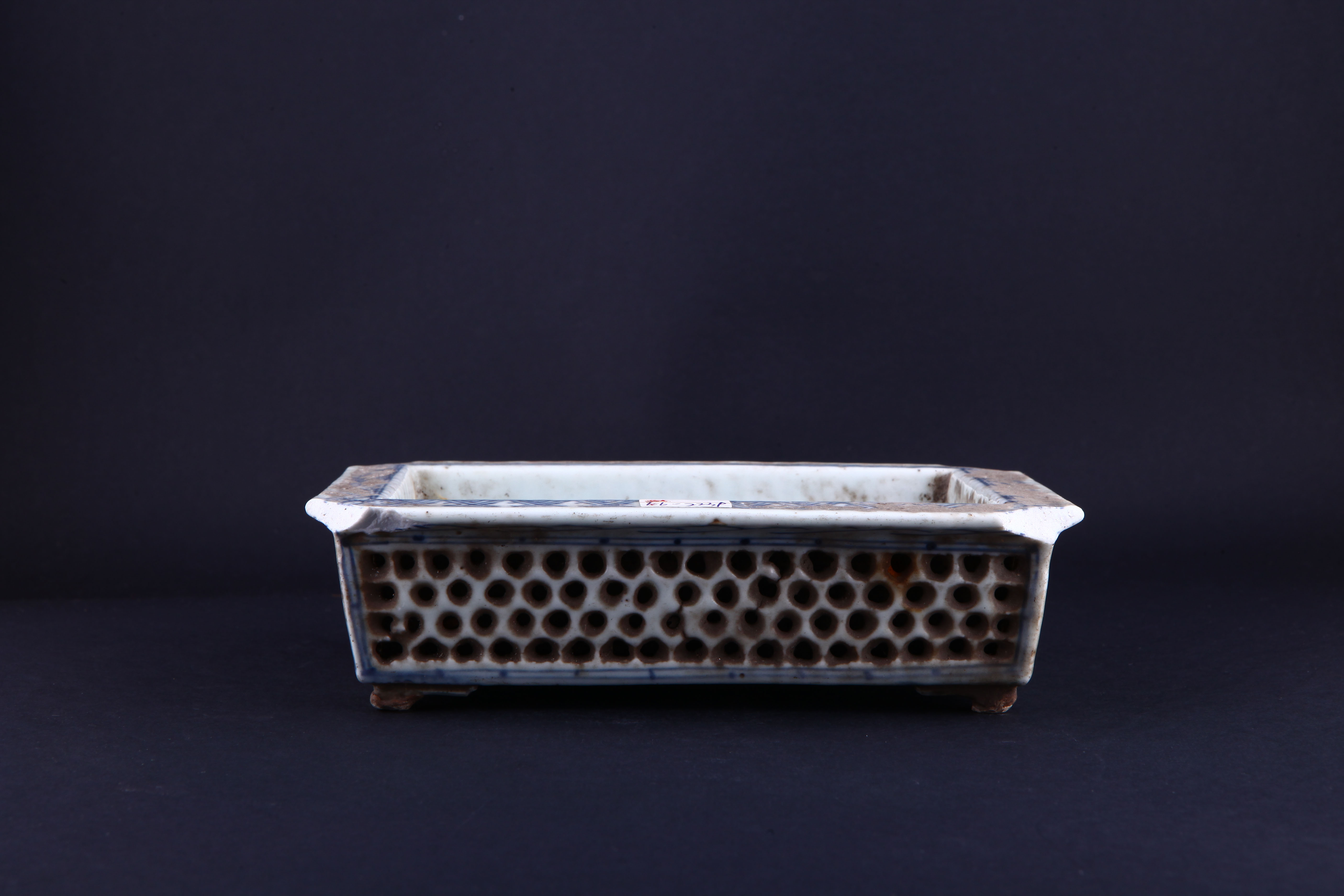 清青花镂空方盆