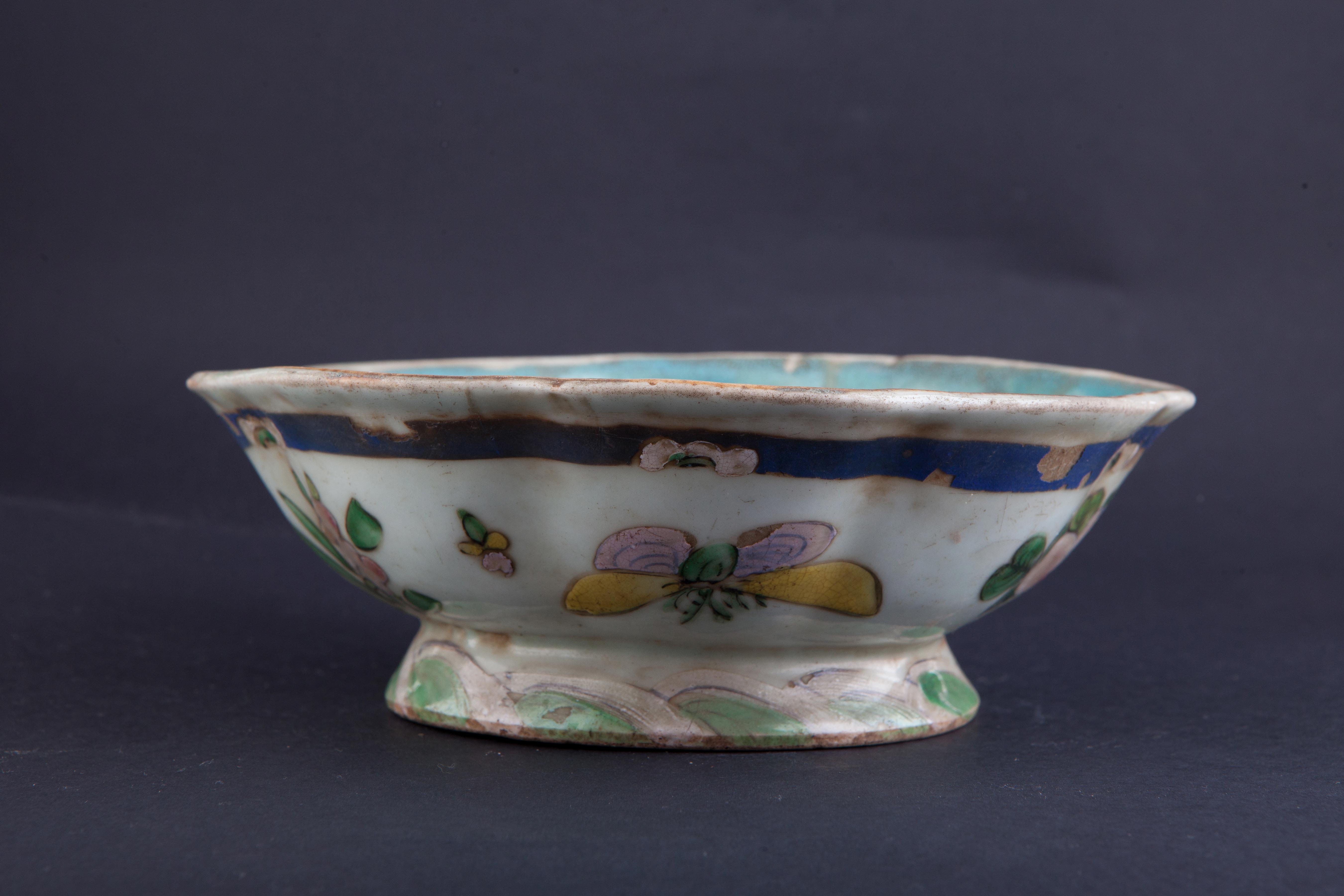 中华民国粉彩花蝶纹海棠花口碗-15