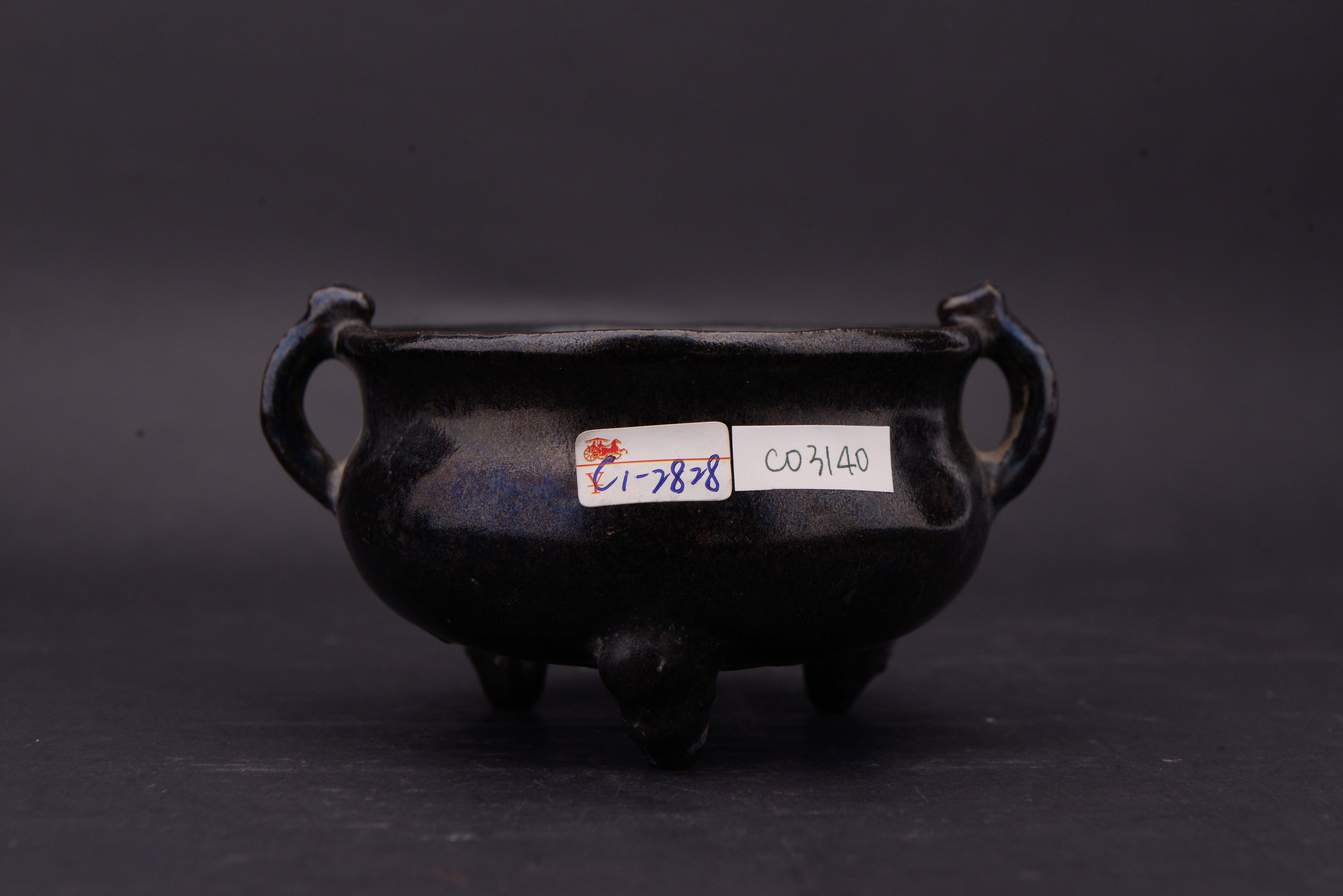 中华民国酱釉三足双耳陶炉-8