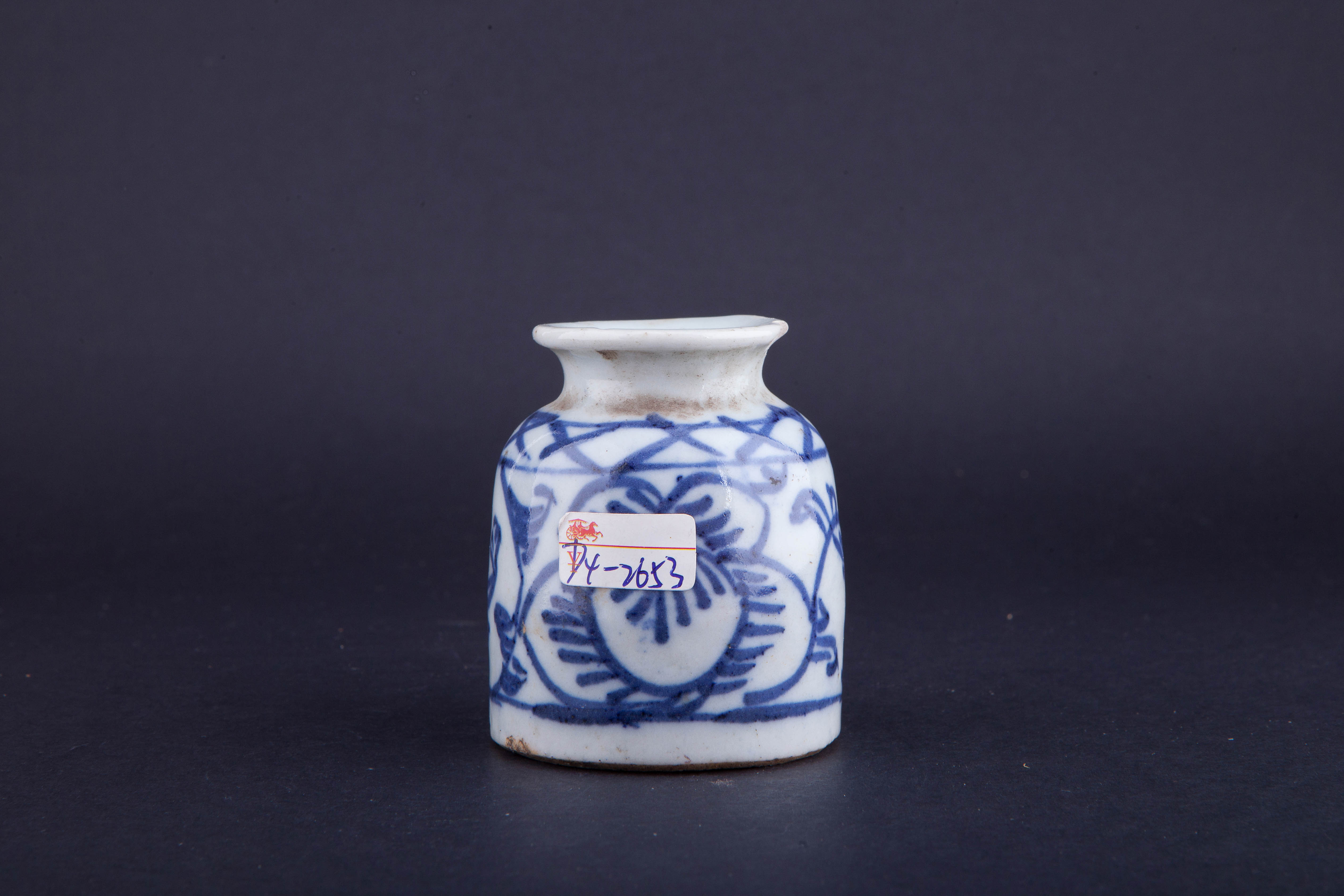 清青花缠枝花卉纹小罐-3