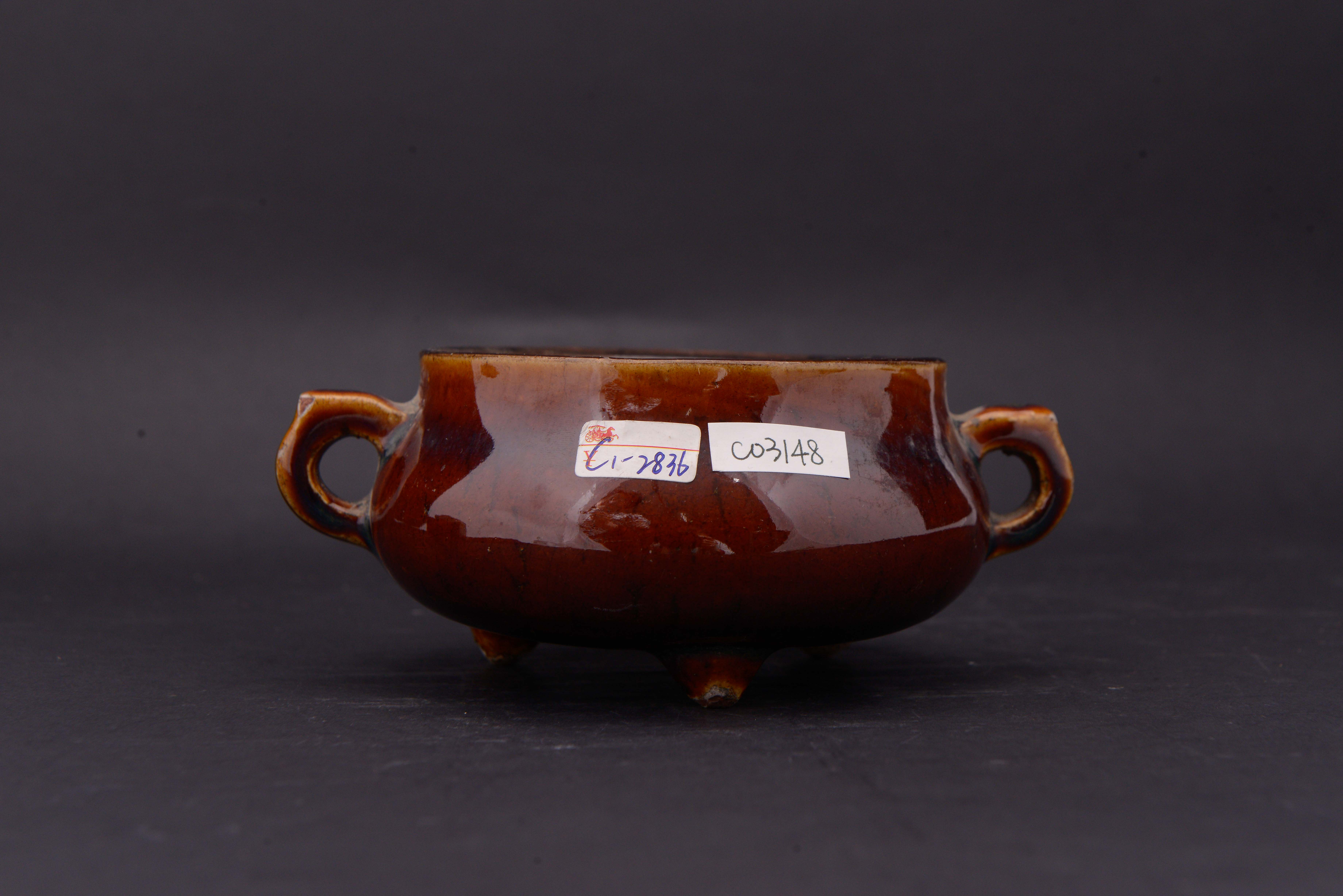 中华民国酱釉三足双耳陶炉-9