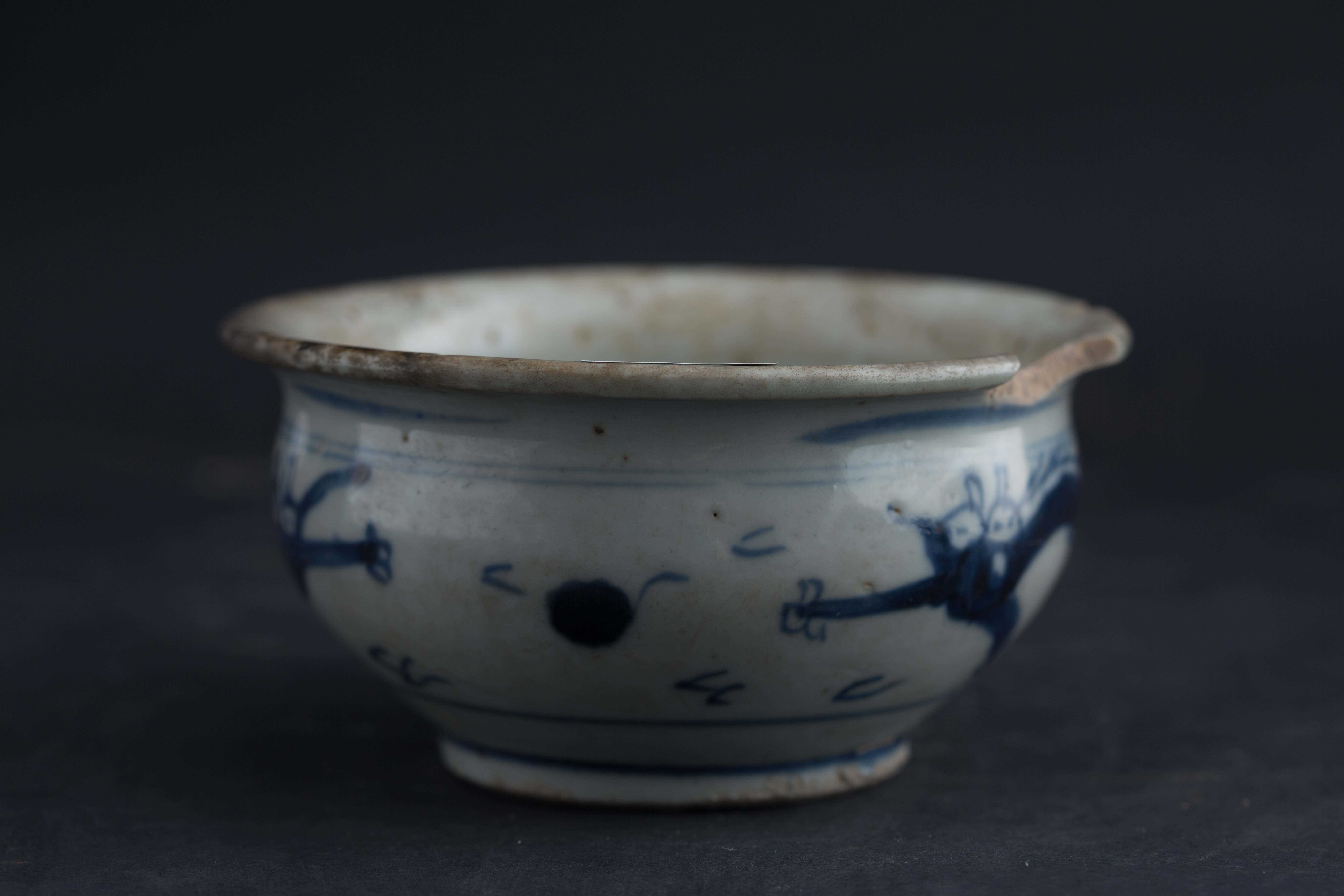 清青花双龙戏珠纹香炉