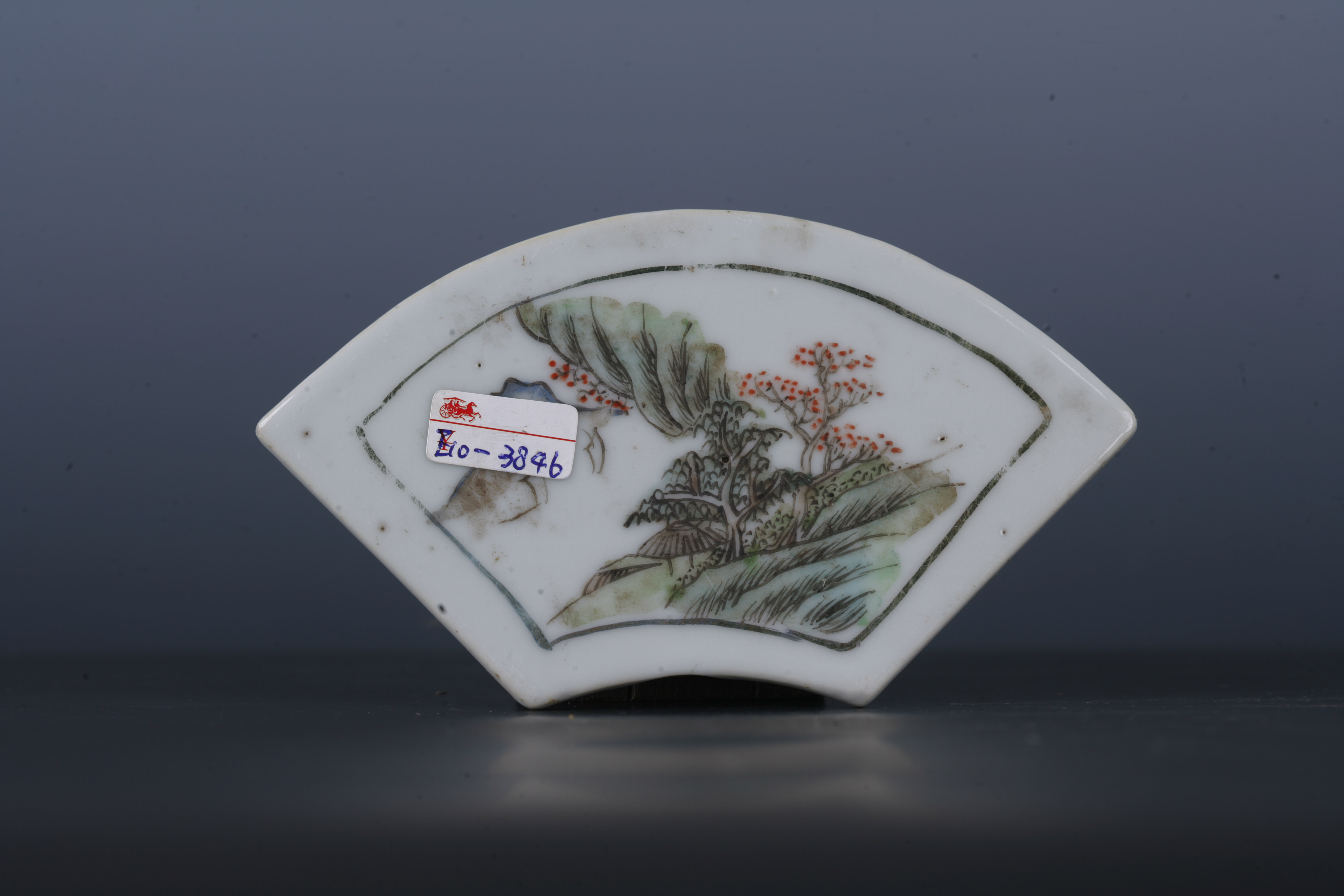 中华民国粉彩山水纹扇形瓷板-2