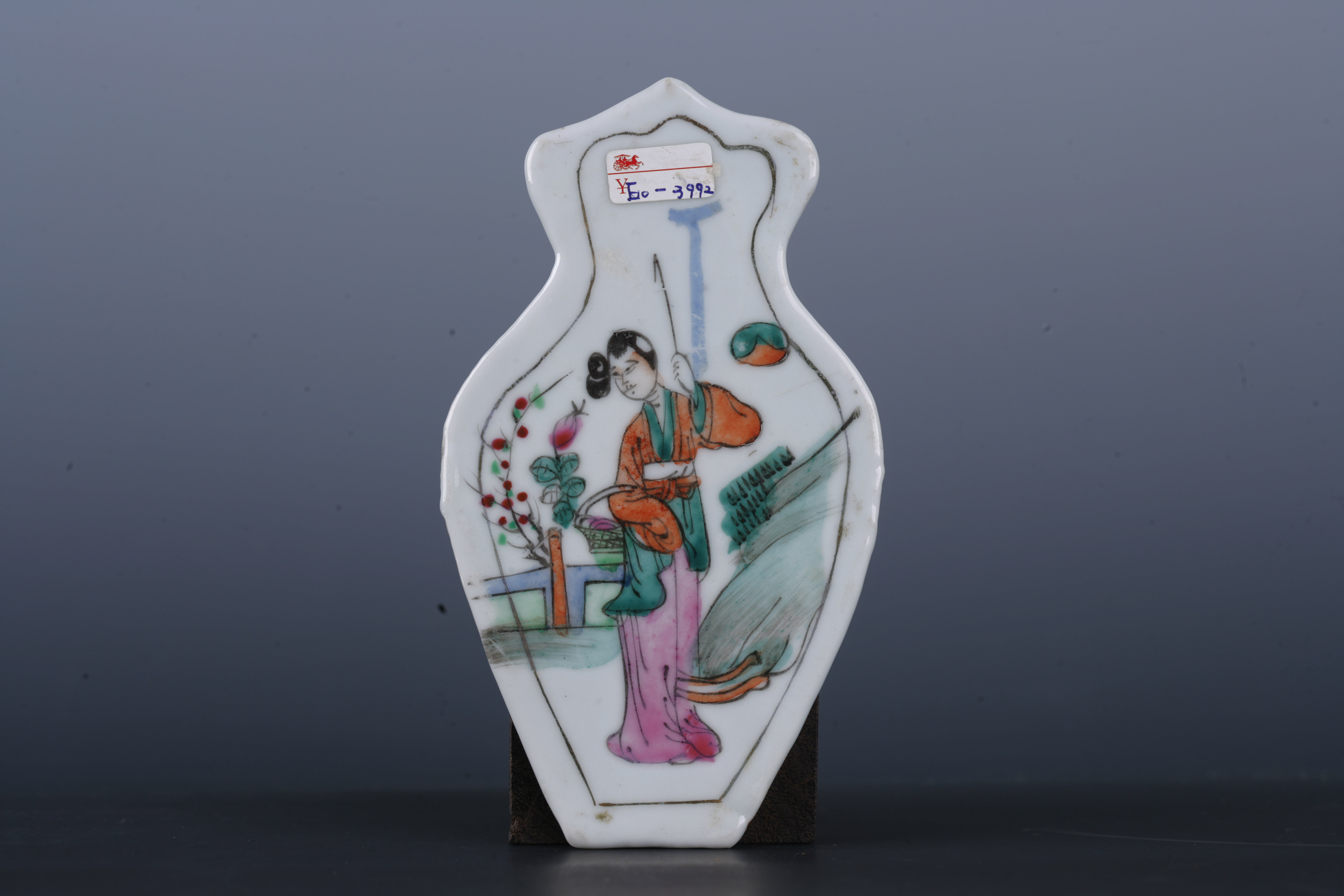 中华民国粉彩仕女纹瓶形瓷板-2