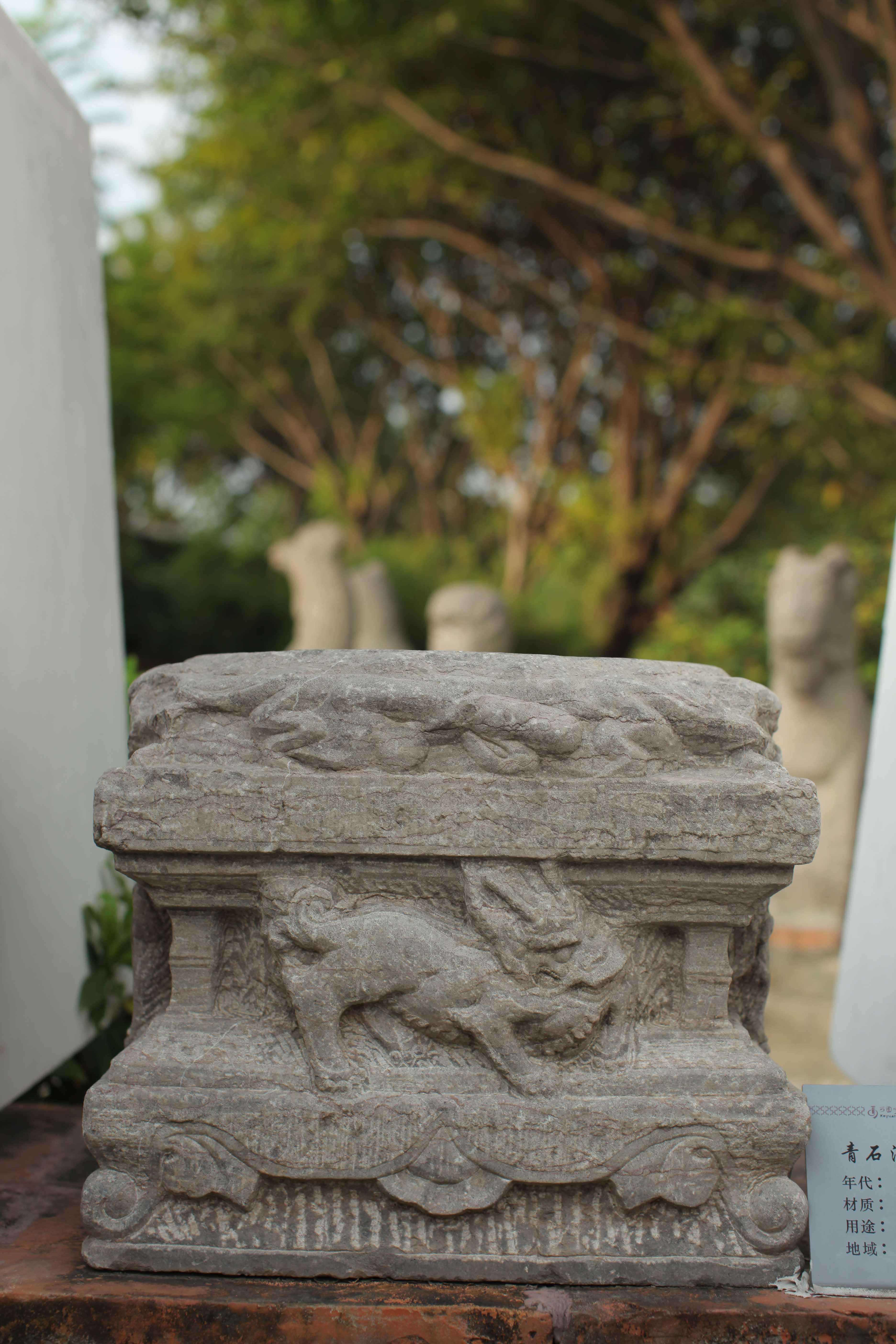 清青石雕麒麟云纹方形柱础