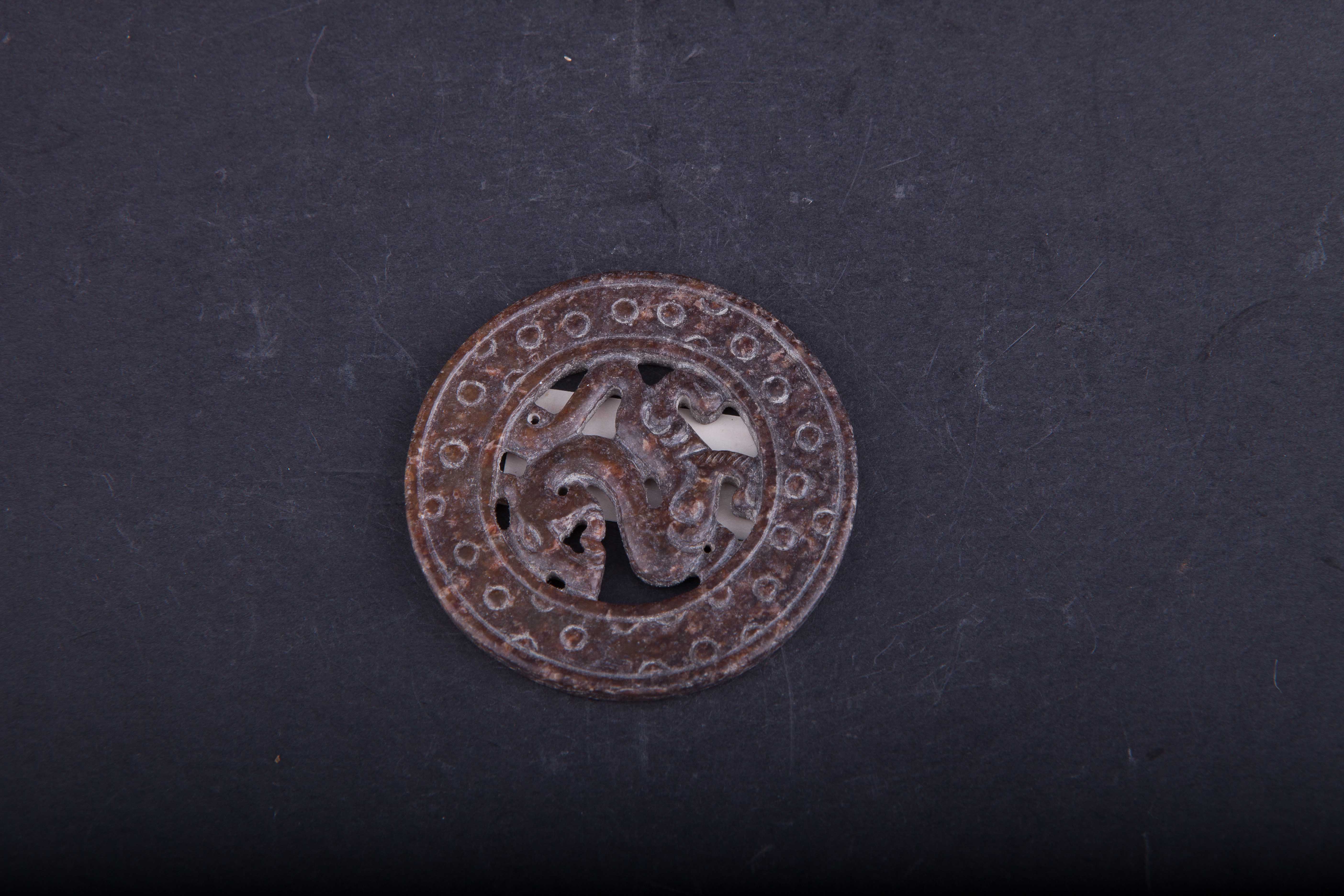 中华人民共和国仿古玉镂雕龙纹璧