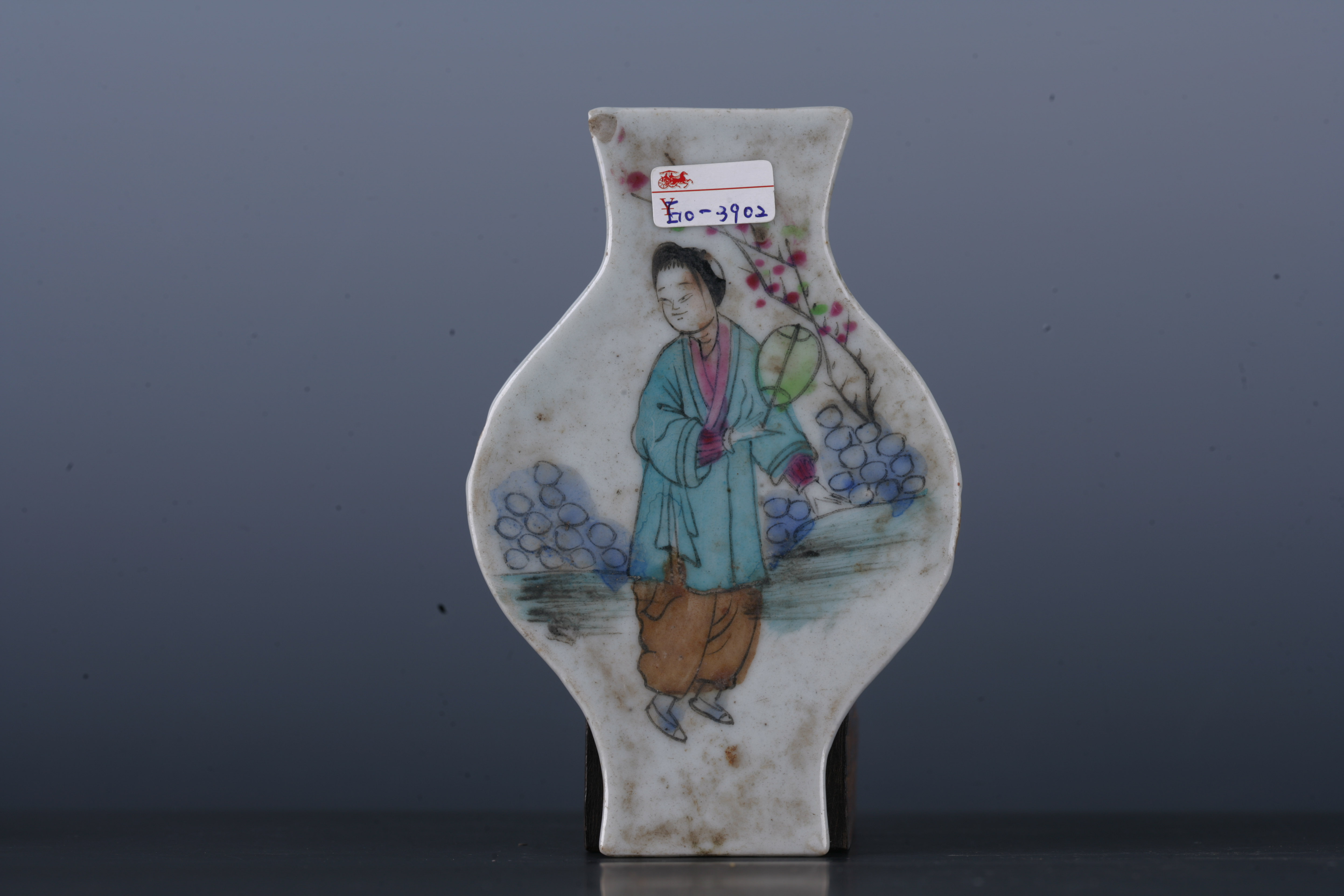 中华民国粉彩仕女纹瓶形瓷板-9