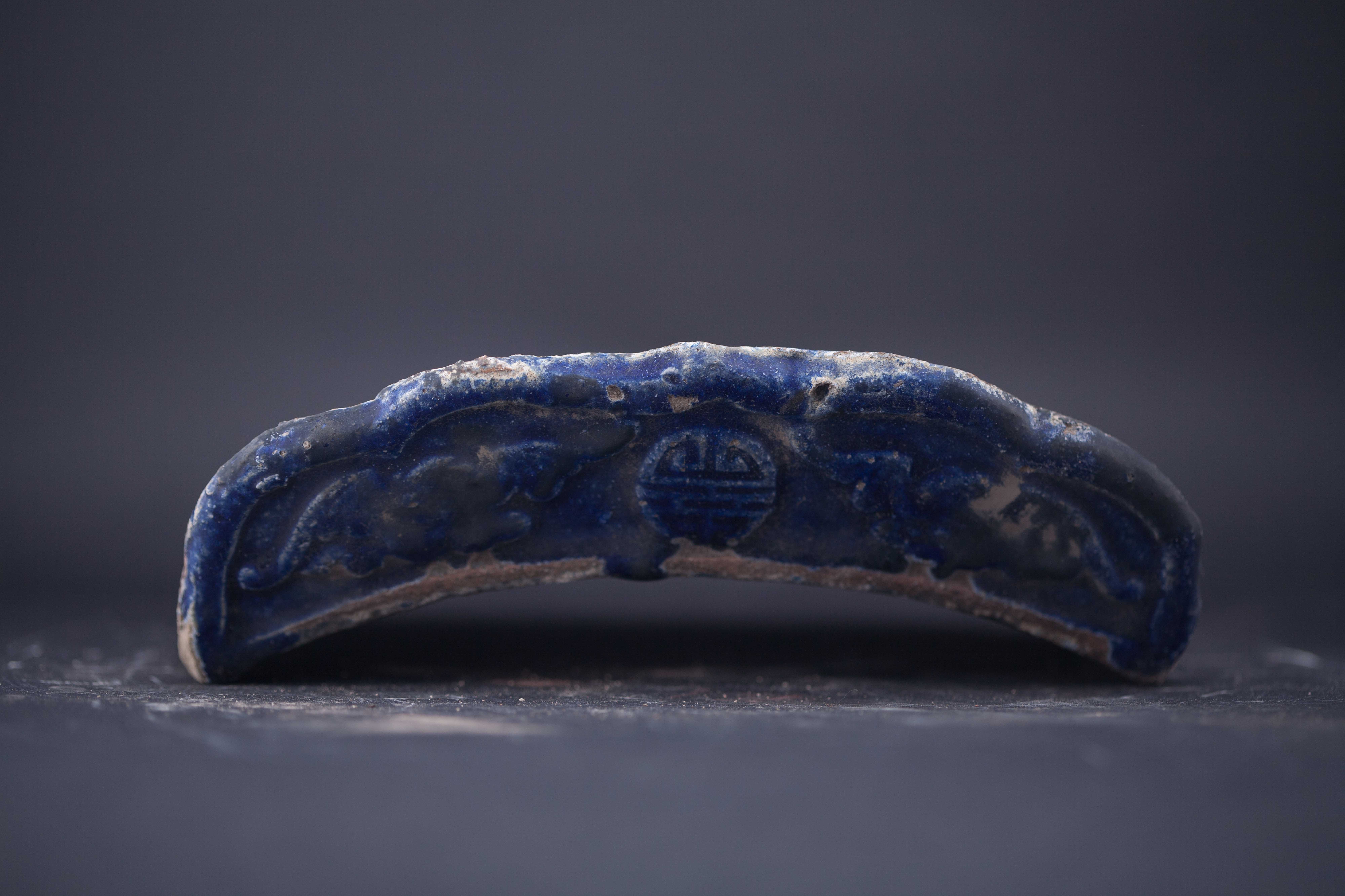 中华民国蓝釉蝙蝠纹陶滴水