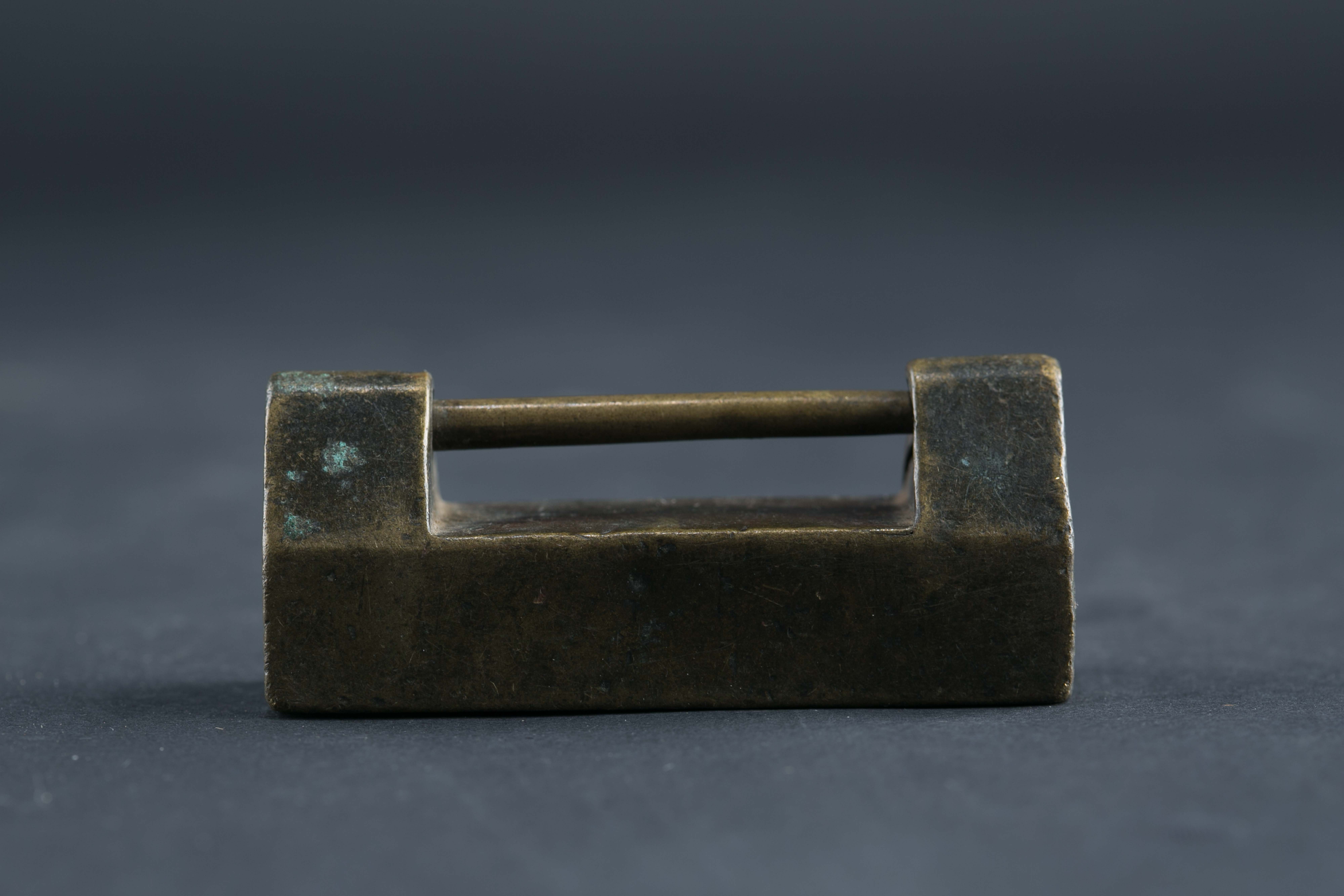 中华民国素身铜锁-54