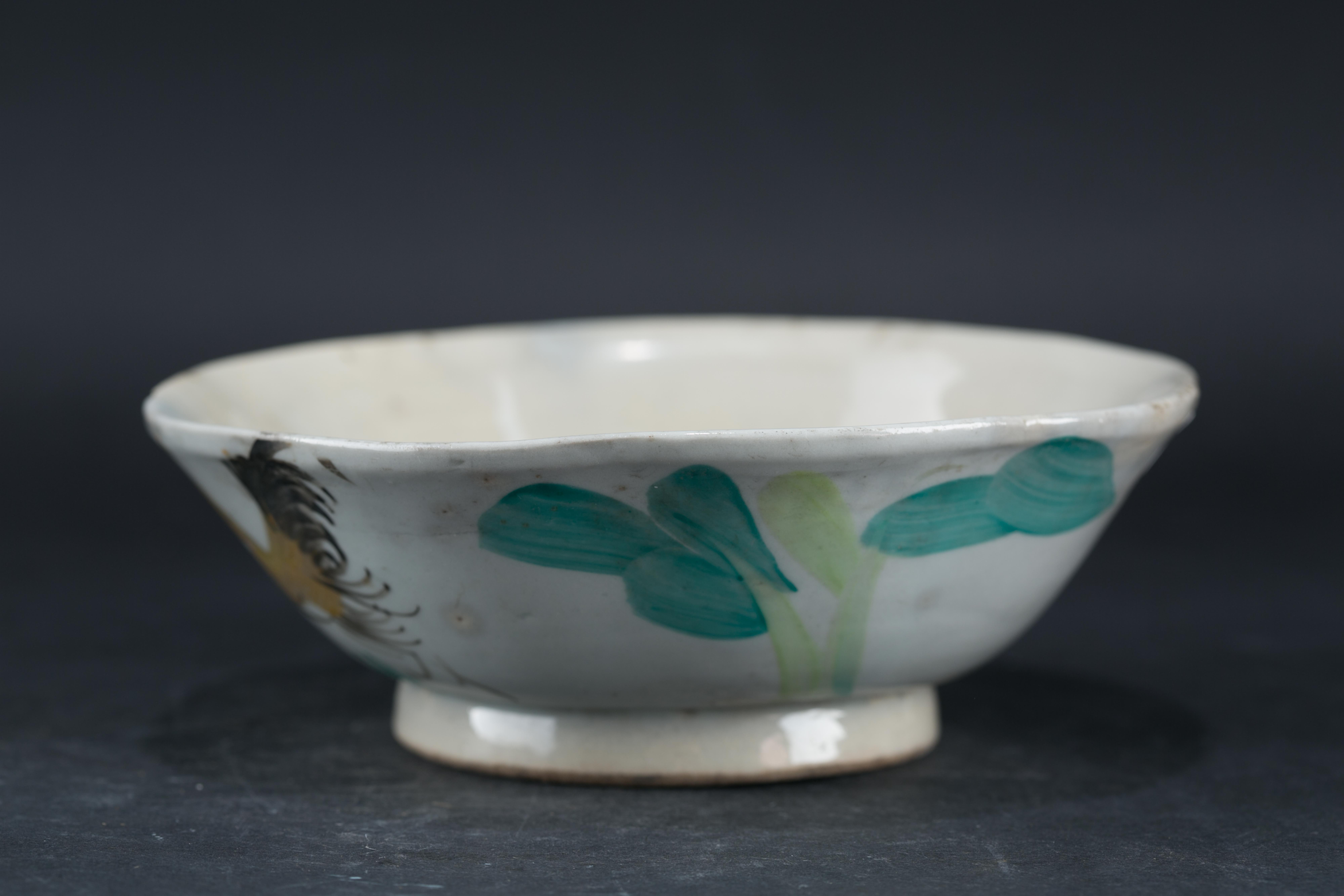 中华人民共和国粉彩公鸡纹碗