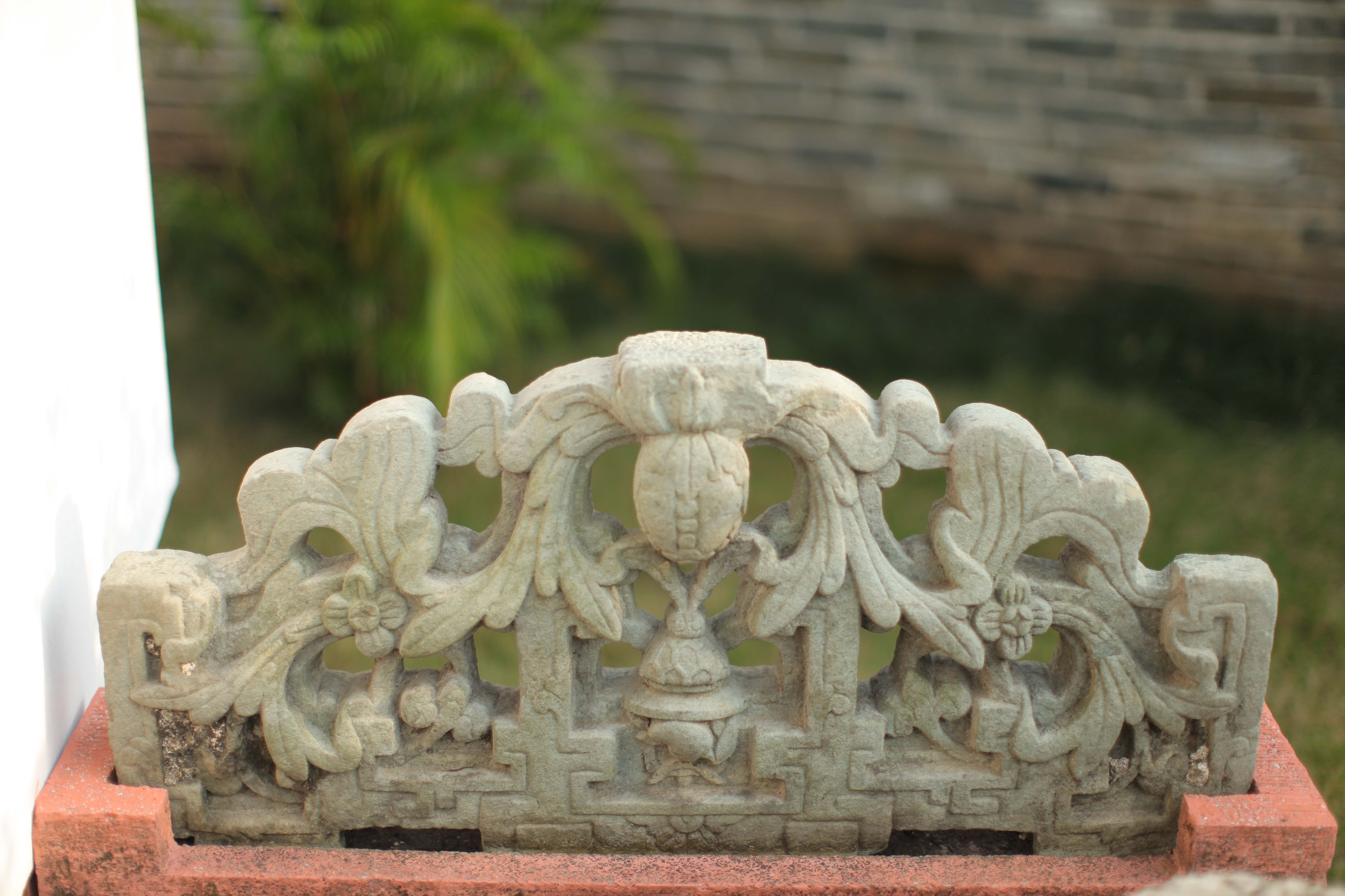 清透雕花果纹青石斗拱构件