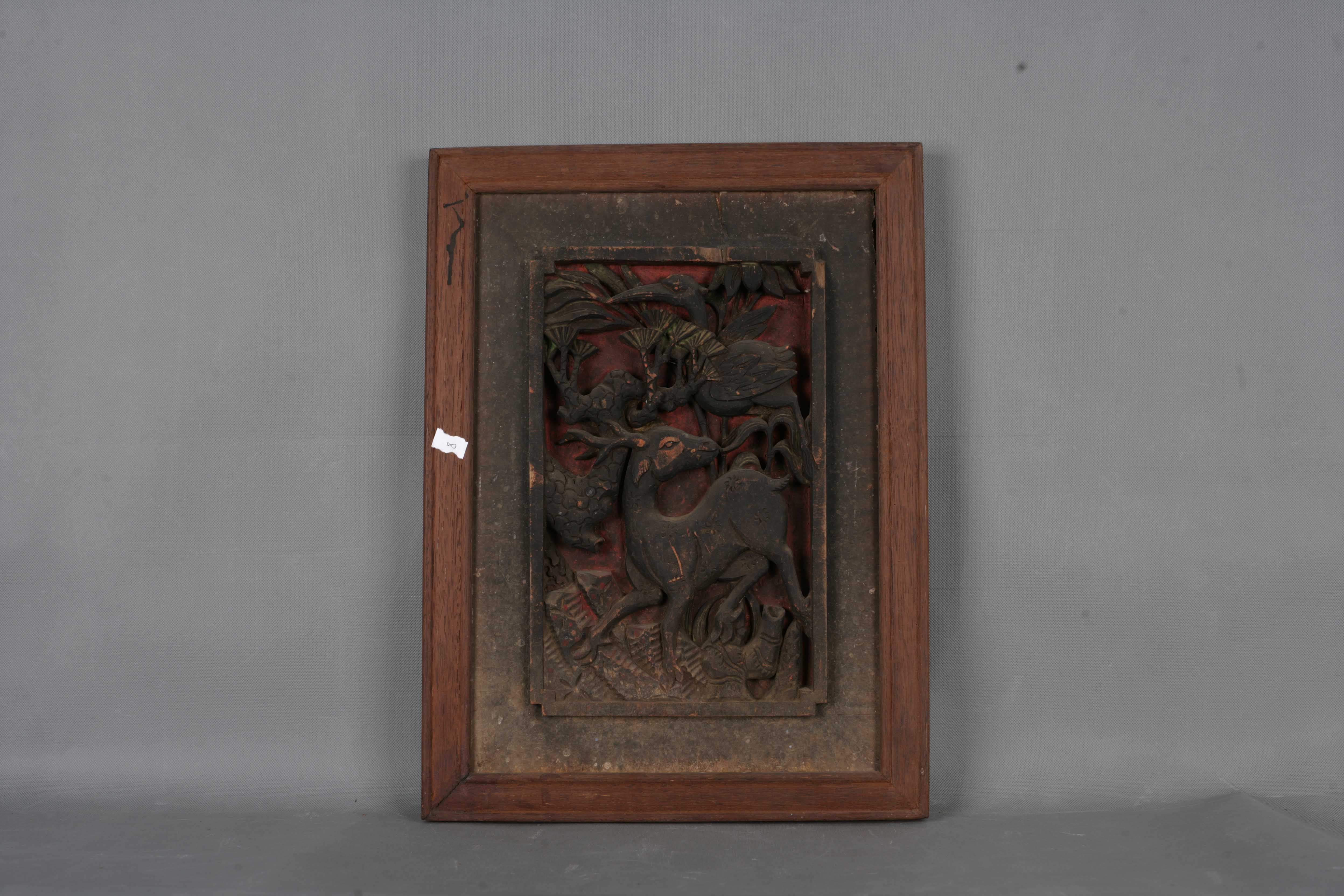 清金漆木浮雕彩绘松鹿纹花板