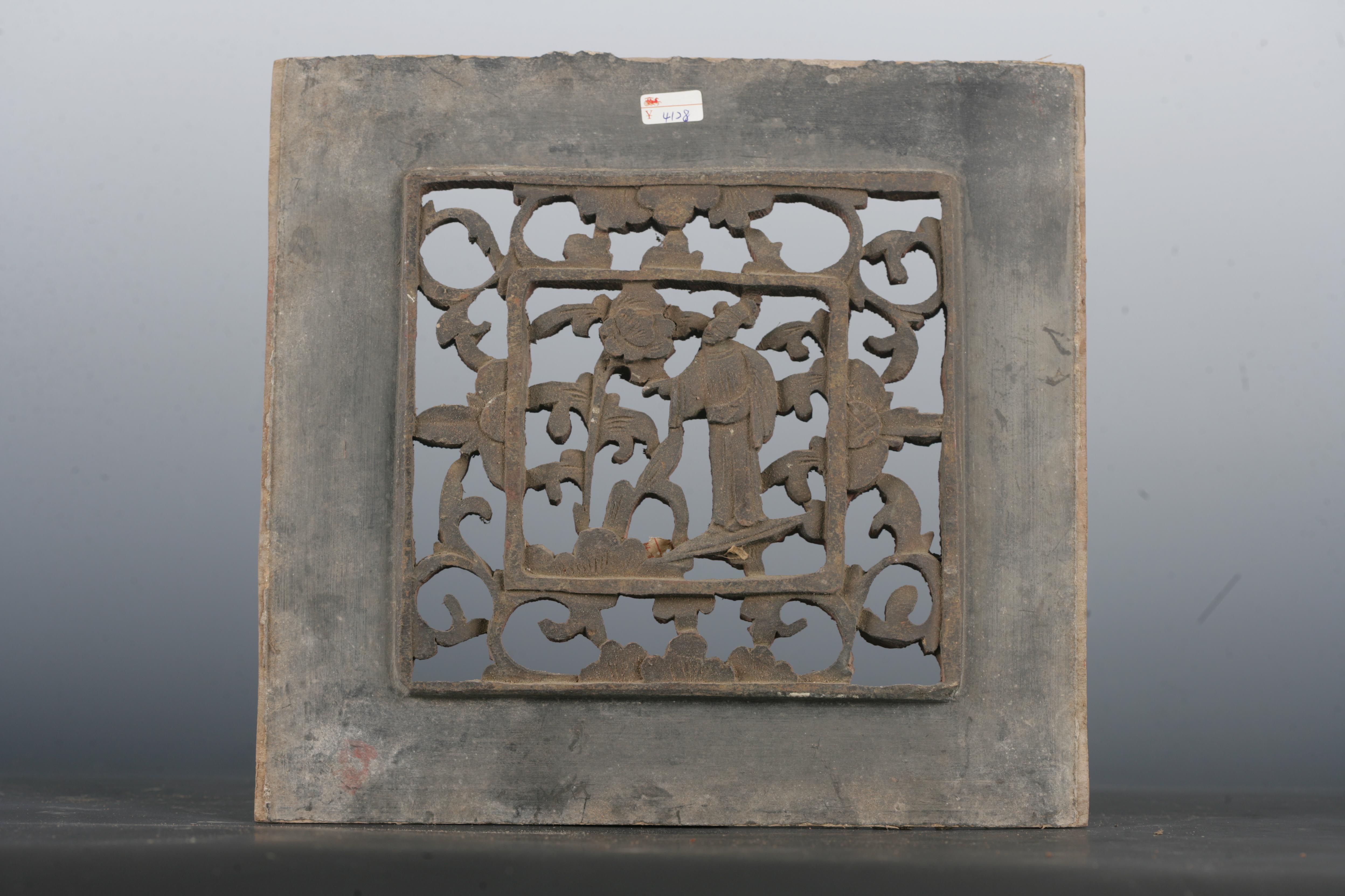 清金漆木镂雕人物花卉纹花板-2